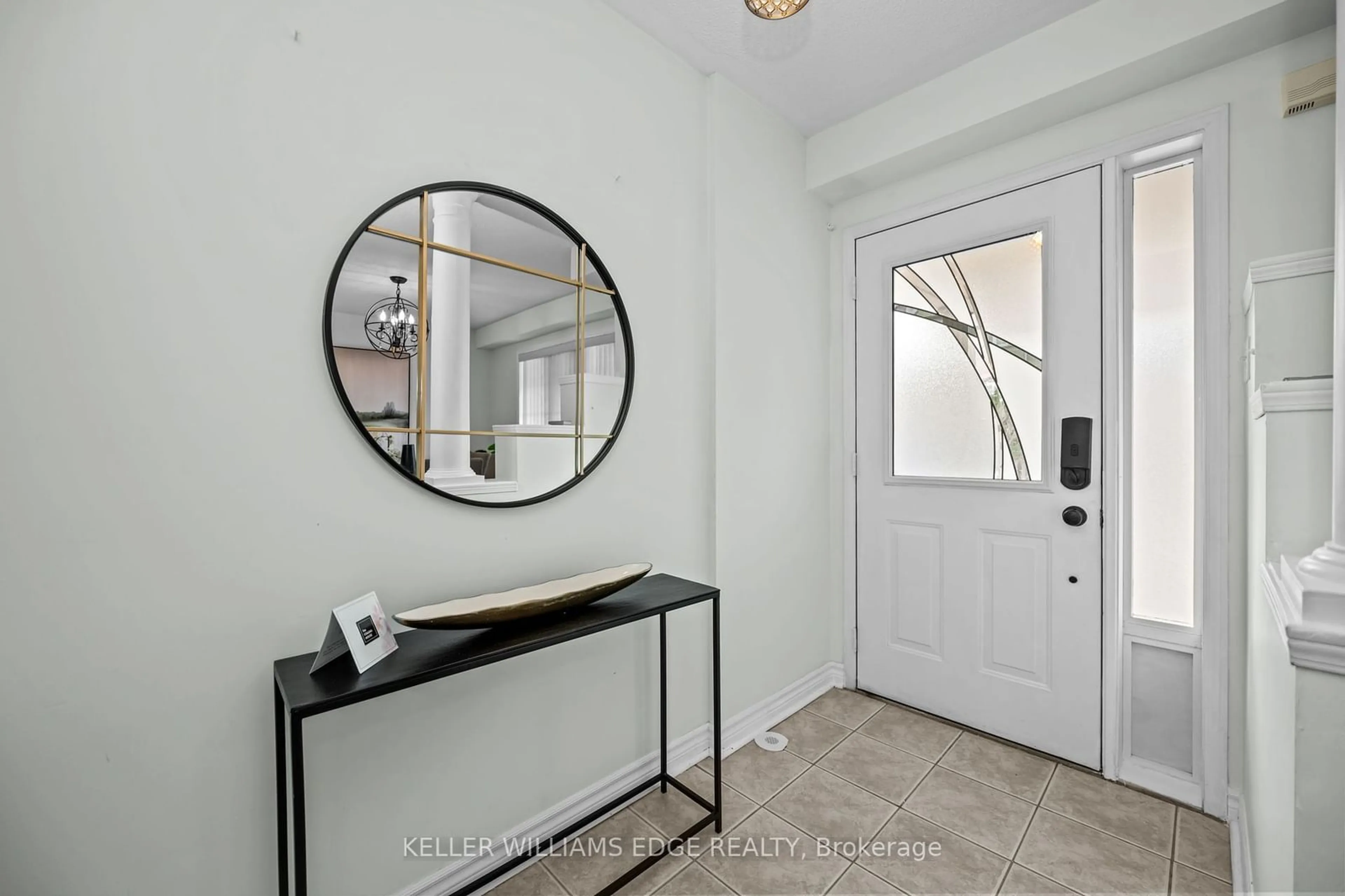 Indoor entryway for 2237 Braeswood Lane, Burlington Ontario L7L 6Z3