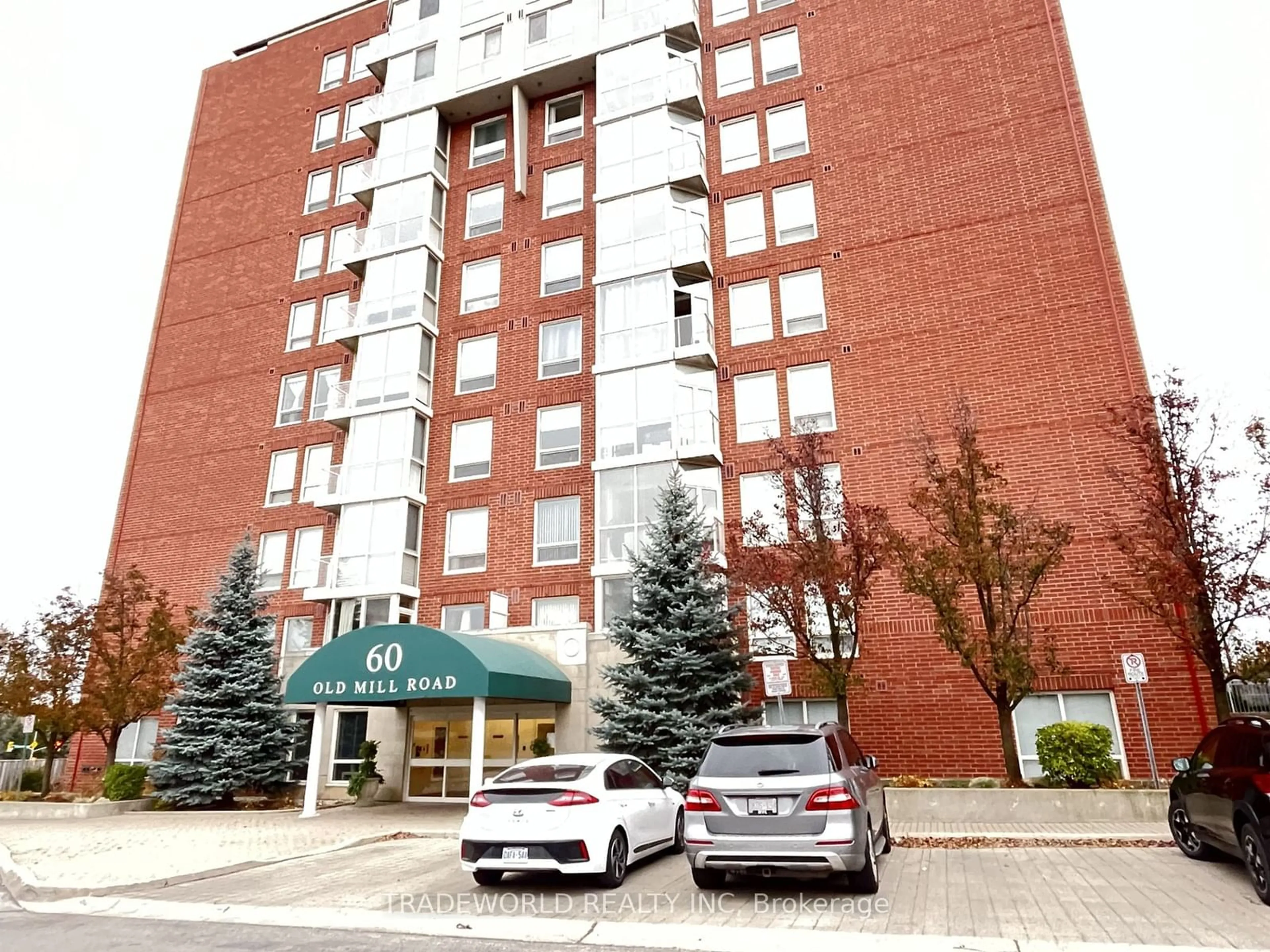 Indoor foyer for 60 Old Mill Rd #605, Oakville Ontario L6J 7V9