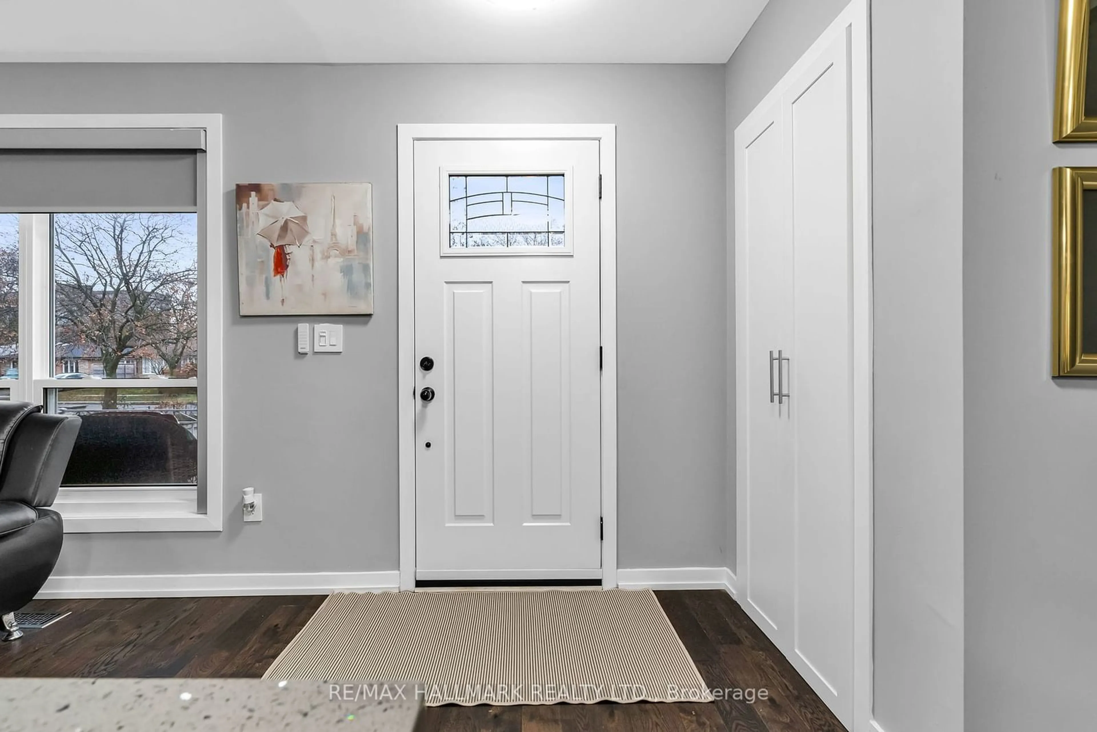 Indoor entryway for 21 FARLEY Cres, Toronto Ontario M9R 2A5