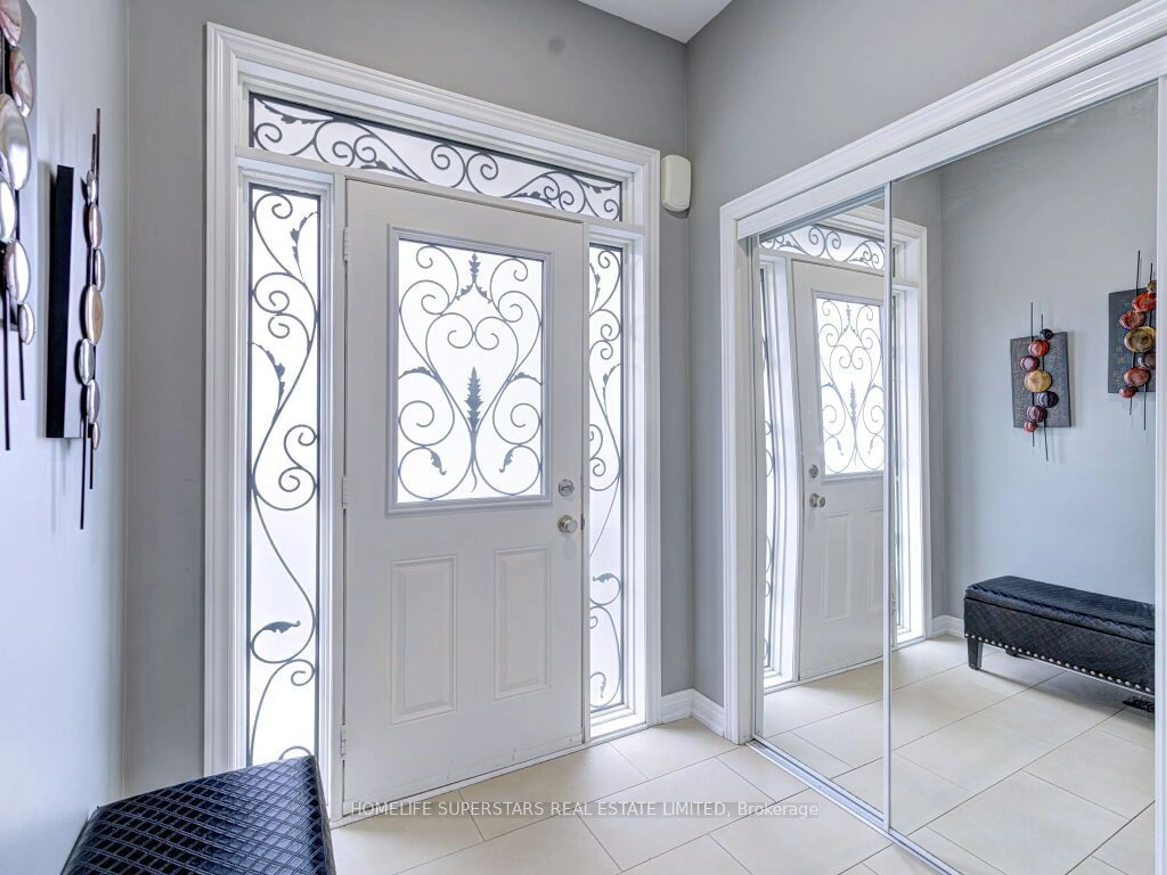 Indoor entryway for 5606 ETHAN DRIVE, Mississauga Ontario L5M 0N2