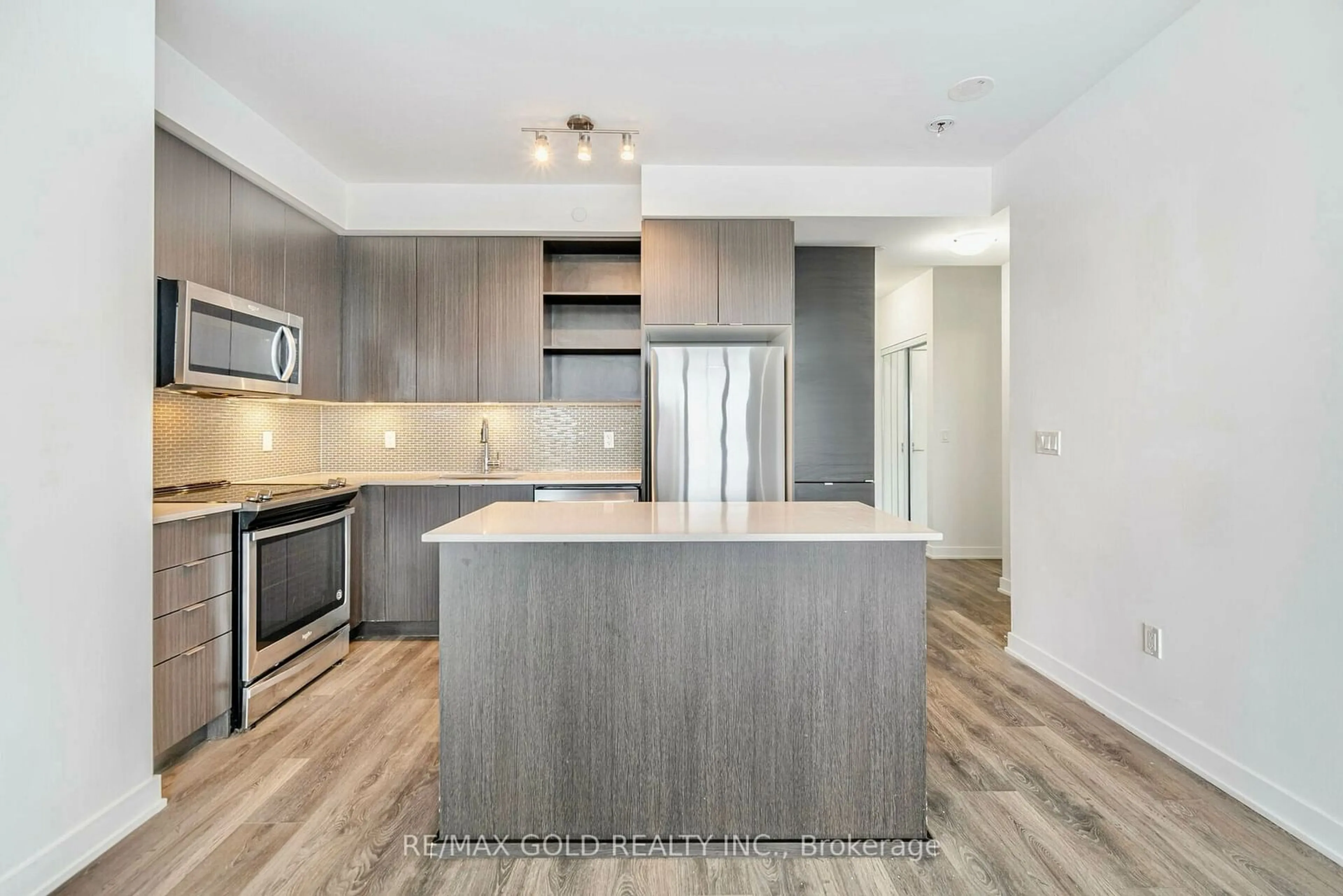 Open concept kitchen, unknown for 4655 Glen Erin Dr #607, Mississauga Ontario L5M 0Z1