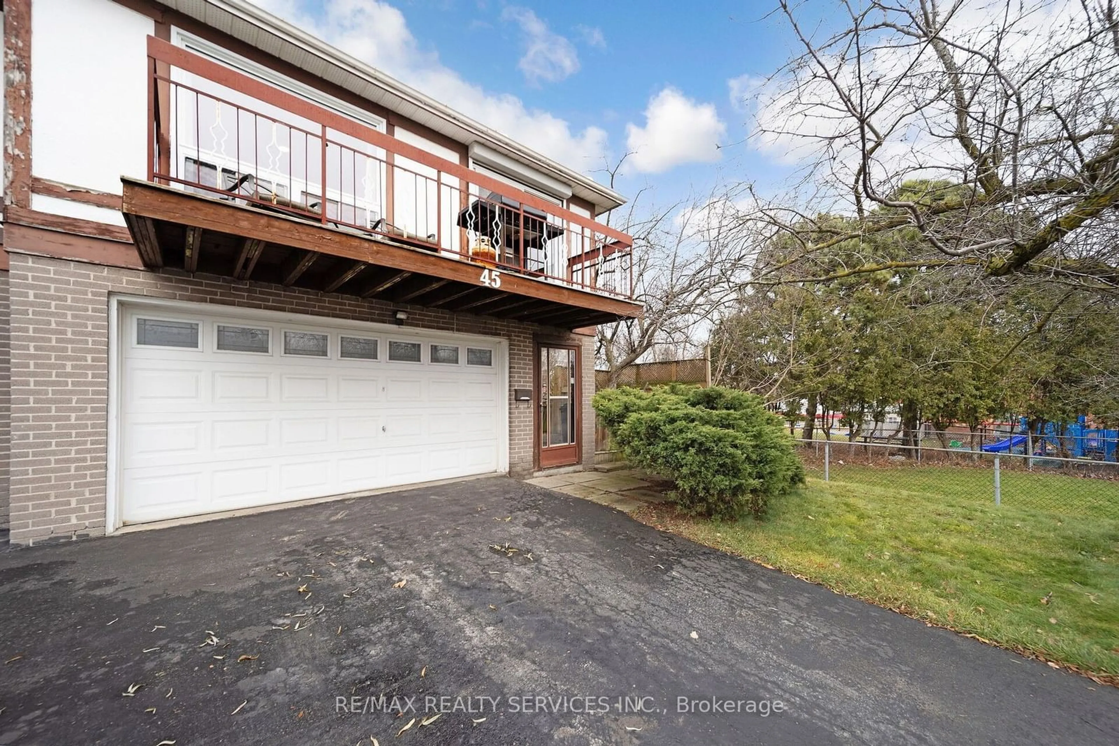 A pic from outside/outdoor area/front of a property/back of a property/a pic from drone, water/lake/river/ocean view for 45 Griselda Cres, Brampton Ontario L6S 1M4