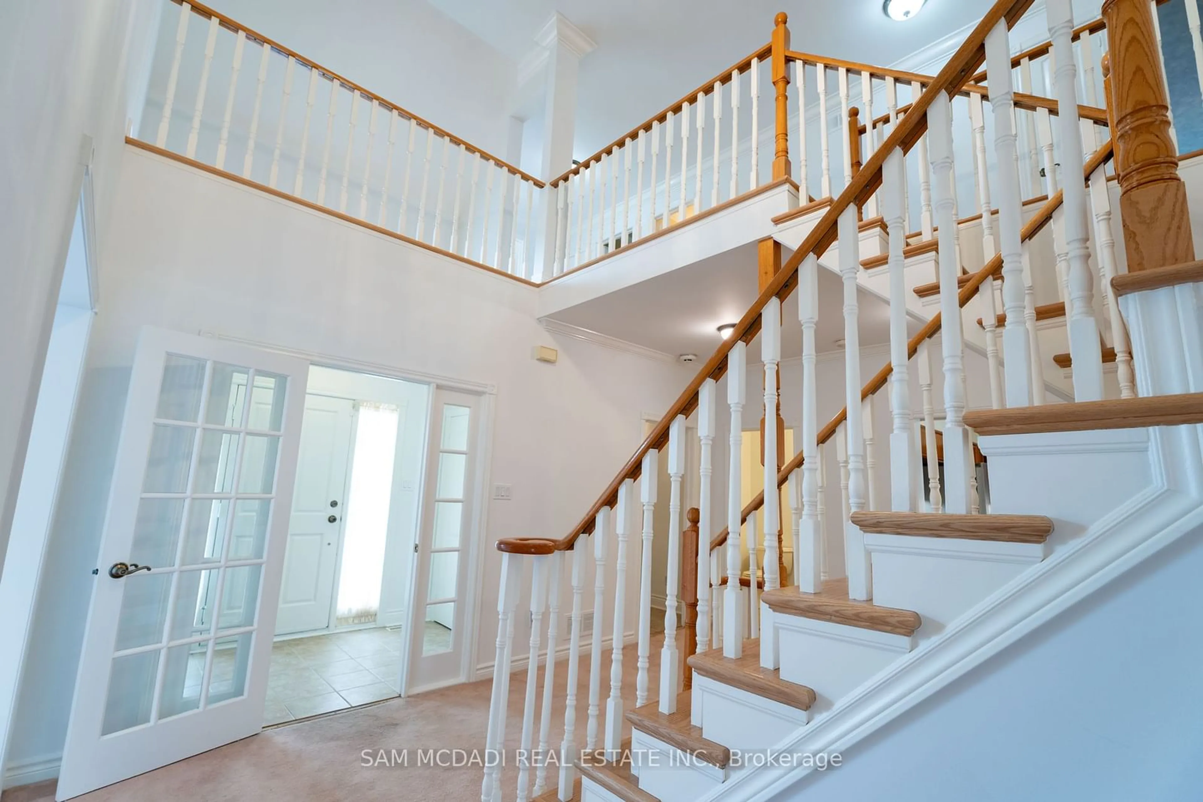 Stairs for 5114 Forest Hill Dr, Mississauga Ontario L5M 5A3