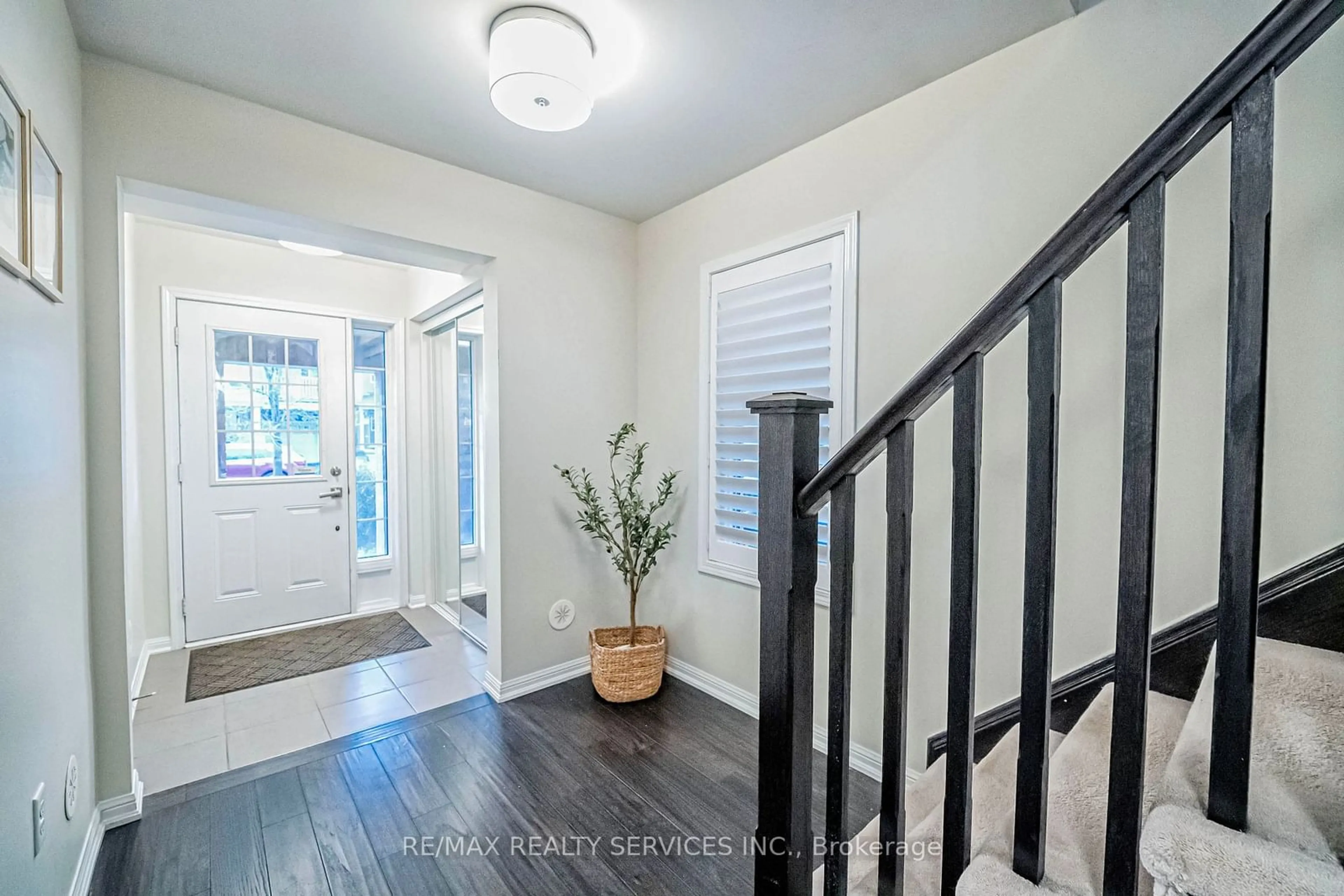 Indoor entryway for 55 Bevington Rd, Brampton Ontario L7A 0S1