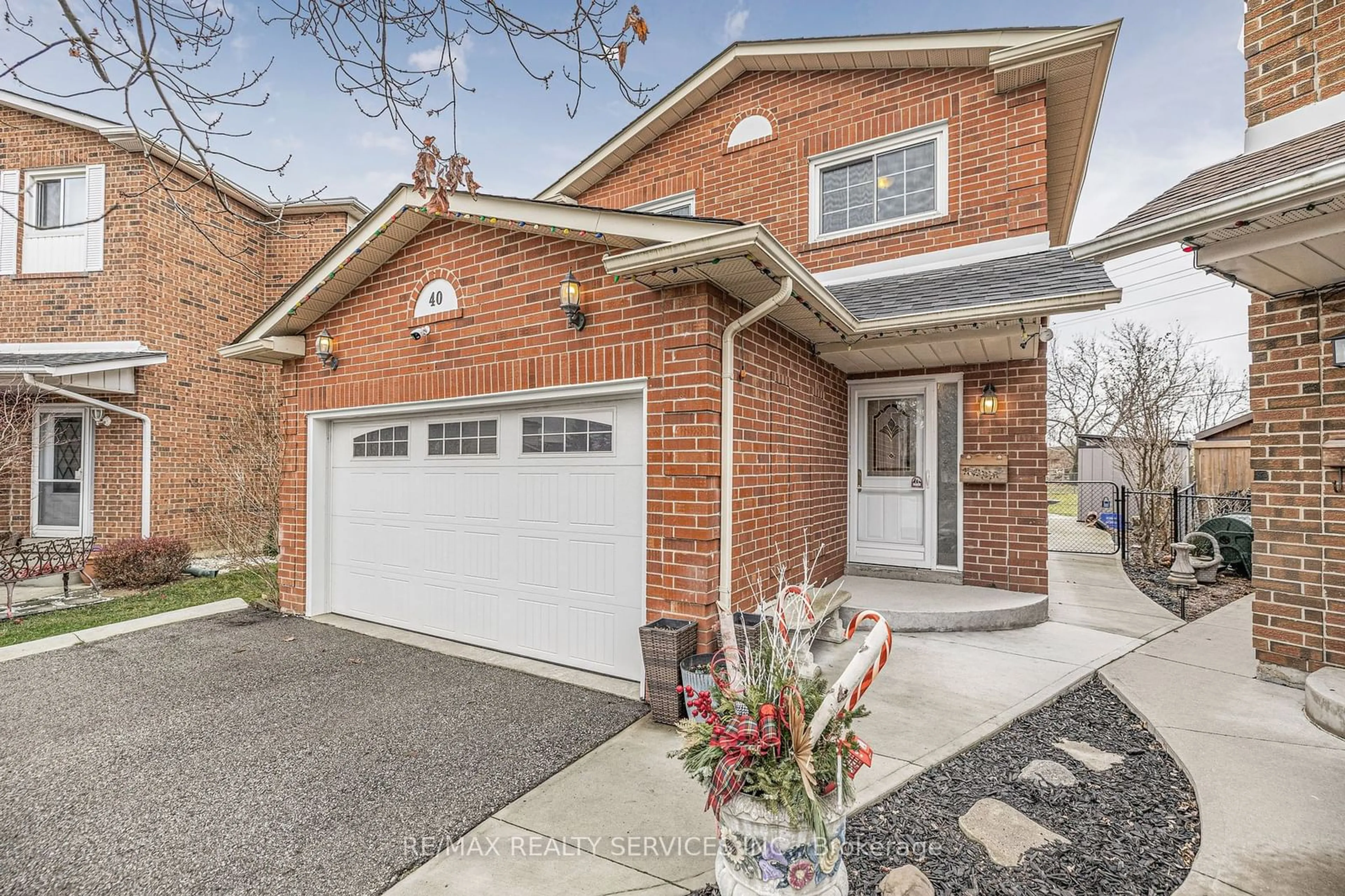 Home with brick exterior material, street for 40 Crenshaw Crt, Brampton Ontario L6Z 1W9