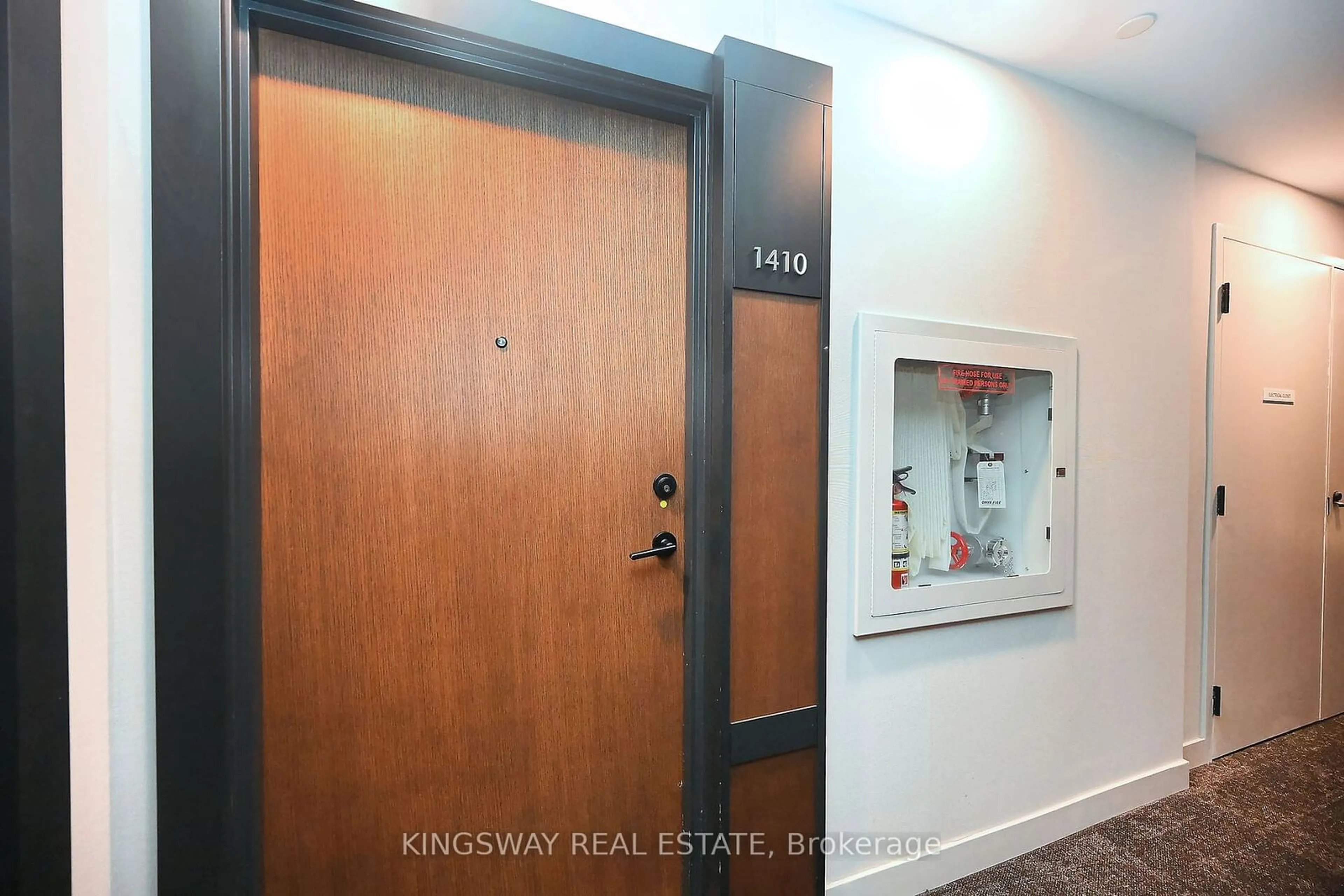 Indoor entryway for 4065 Confederation Pkwy #1410, Mississauga Ontario L5B 4N1