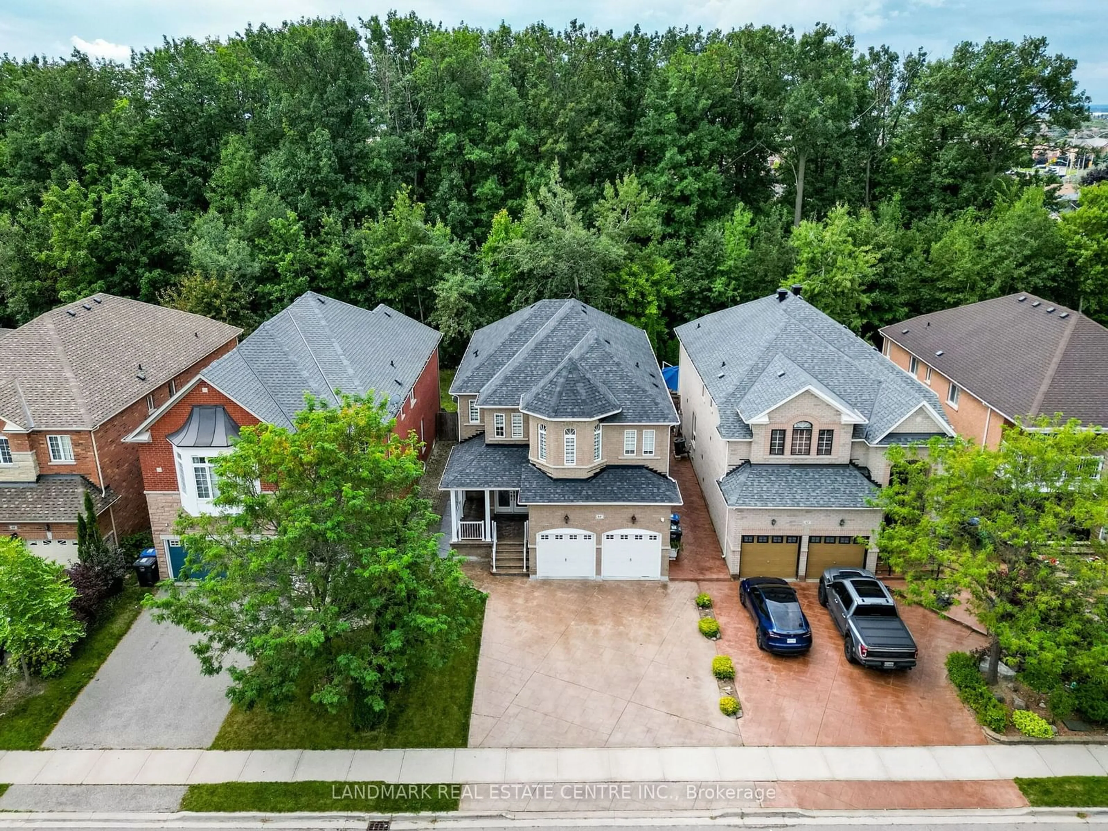 A pic from outside/outdoor area/front of a property/back of a property/a pic from drone, street for 64 Showboat Cres, Brampton Ontario L6V 4R5