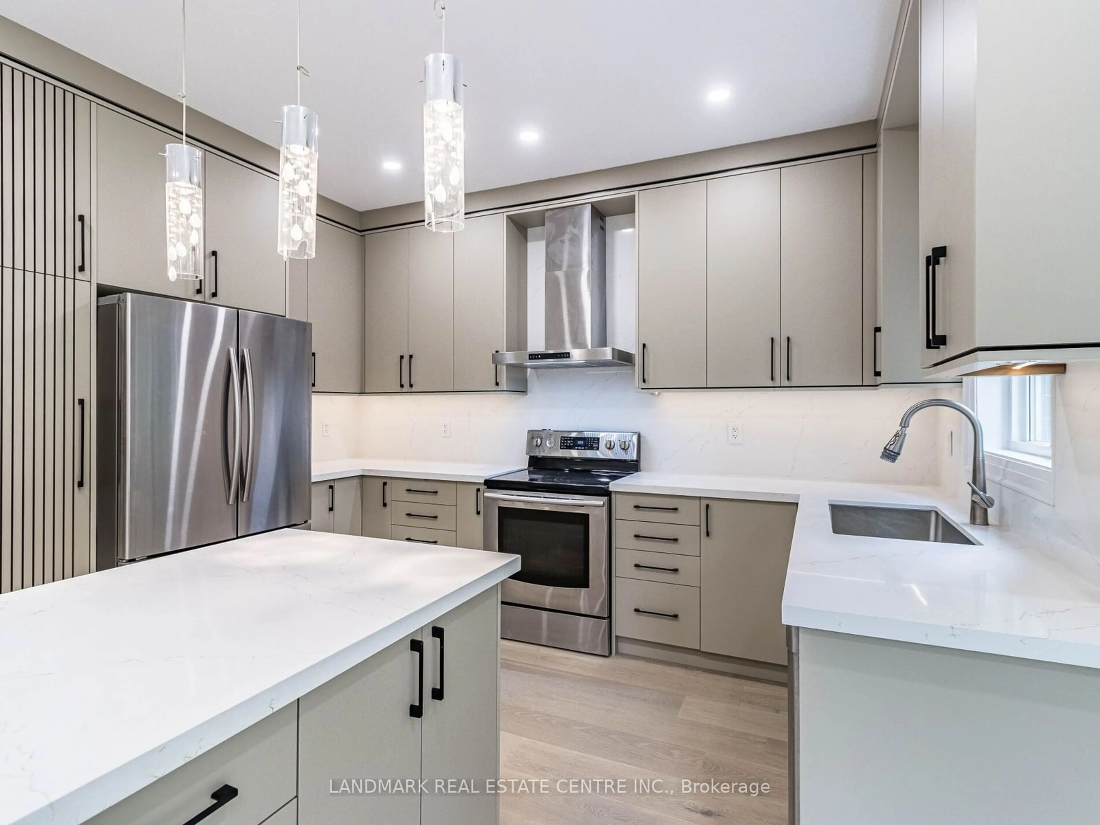 Contemporary kitchen, unknown for 64 Showboat Cres, Brampton Ontario L6V 4R5