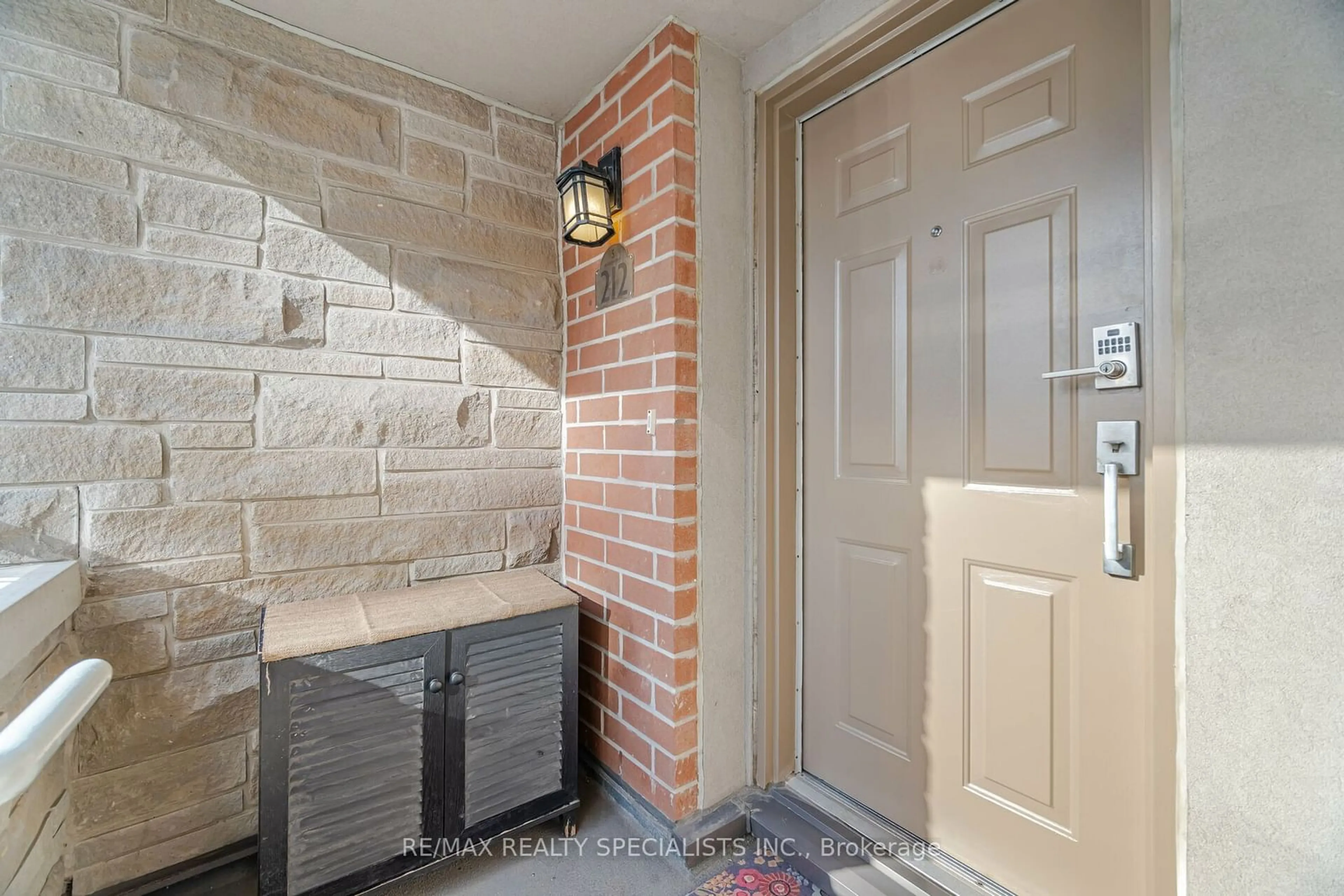 Indoor entryway for 5 Richgrove Dr #212, Toronto Ontario M9R 0A3