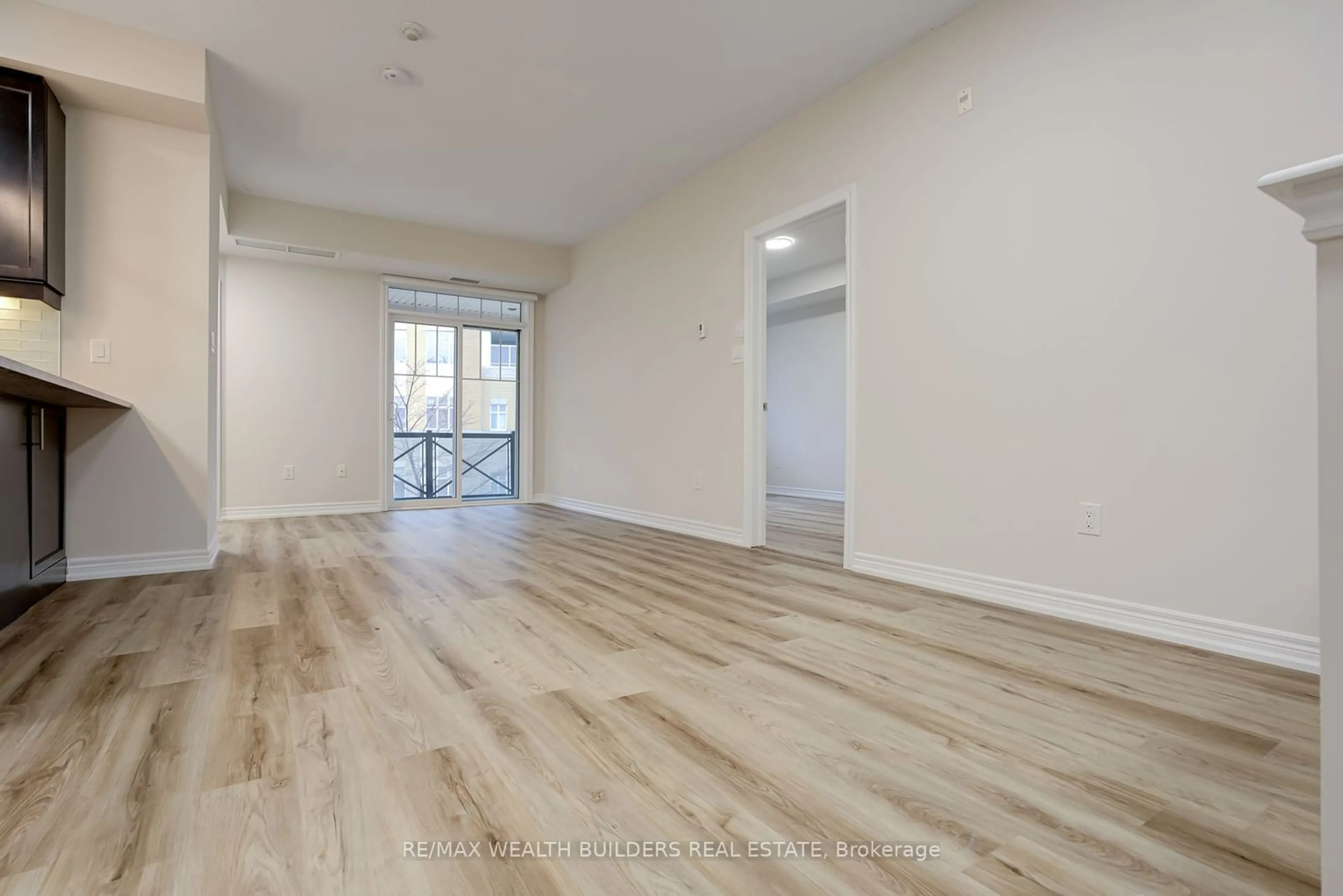 A pic of a room for 2333 Sawgrass Dr #202, Oakville Ontario L6H 0L2