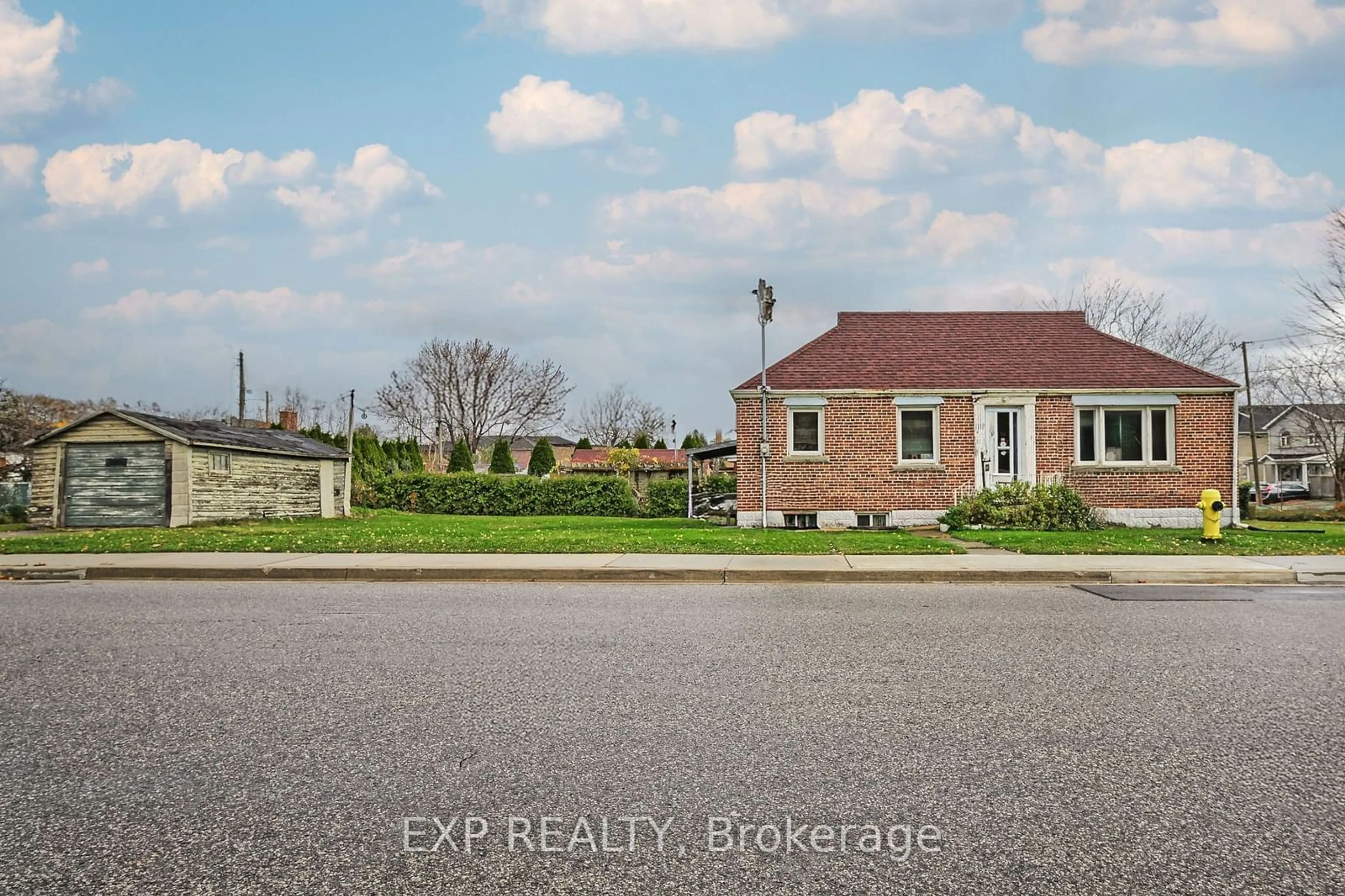 A pic from outside/outdoor area/front of a property/back of a property/a pic from drone, street for 414 Melrose St, Toronto Ontario M8Z 1H1