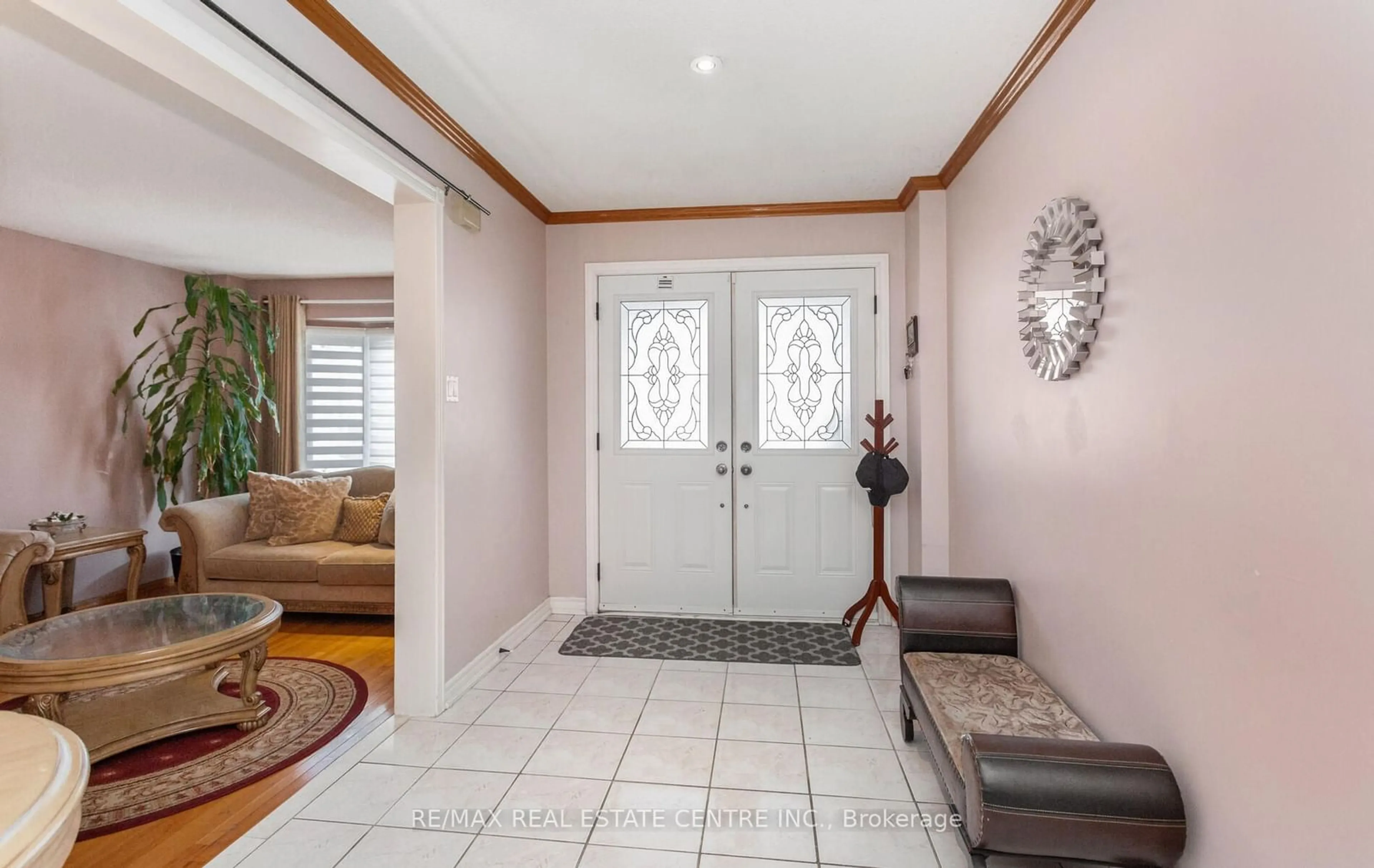 Indoor foyer for 34 Corkett Dr, Brampton Ontario L6X 3G9