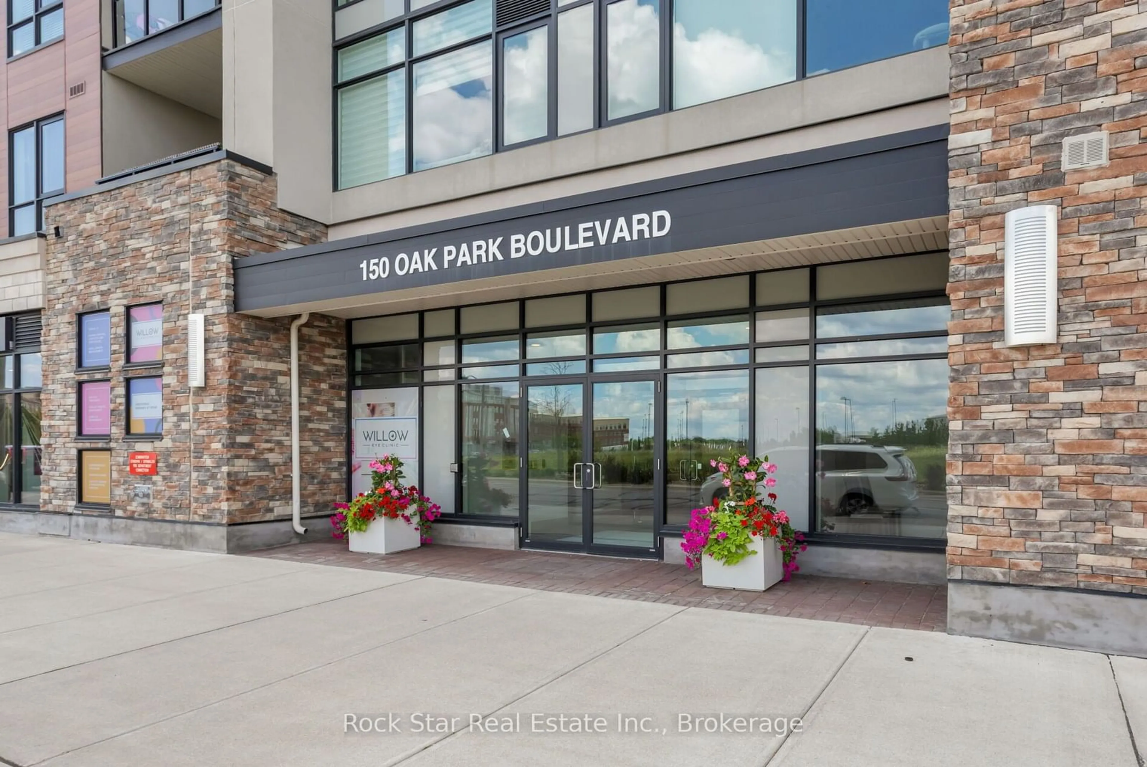 Indoor foyer for 150 Oak Park Blvd #519, Oakville Ontario L6H 0E7