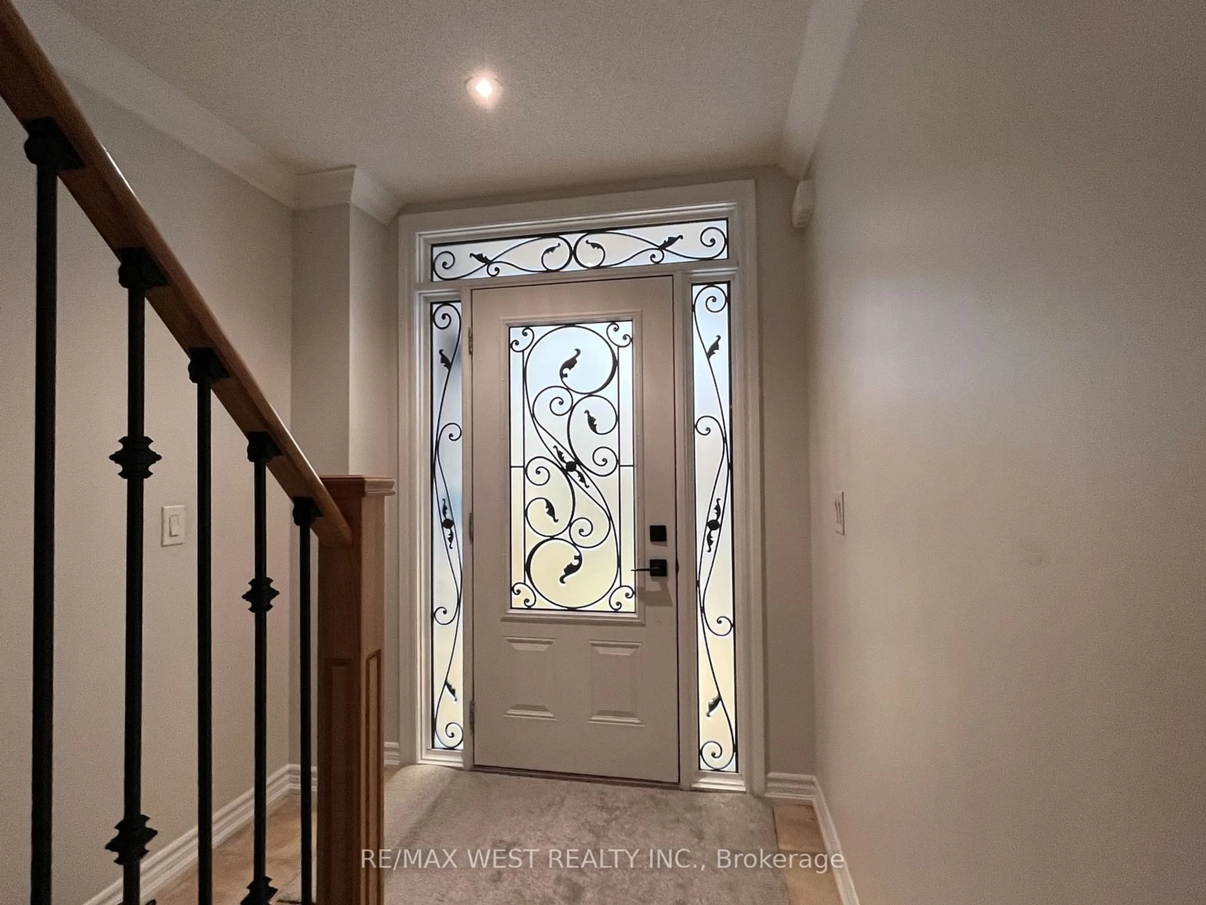 Indoor entryway for 3038 Haines Rd #45, Mississauga Ontario L4Y 0C8