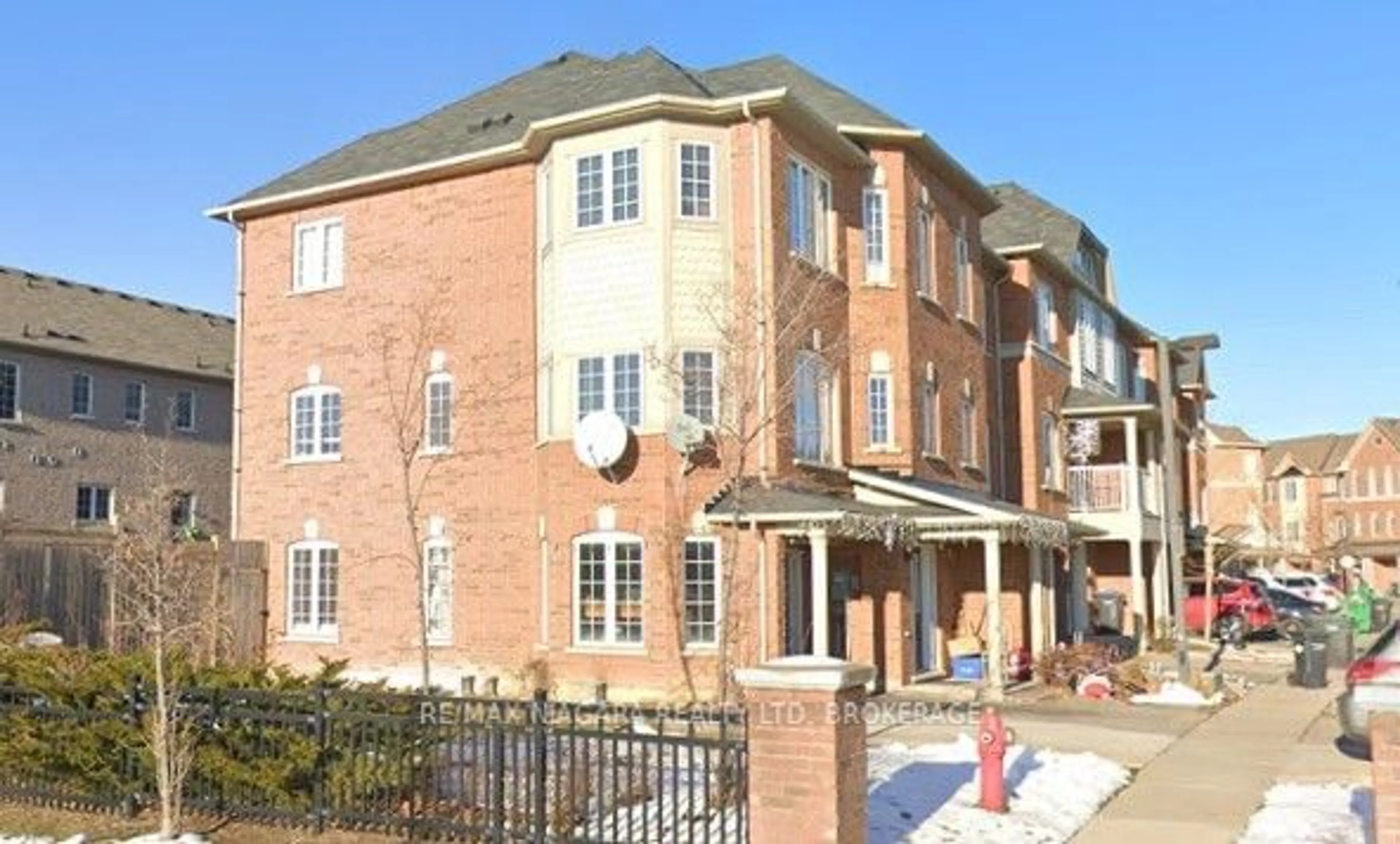 Home with brick exterior material, building for 14 October Pl, Brampton Ontario L6Y 0R6