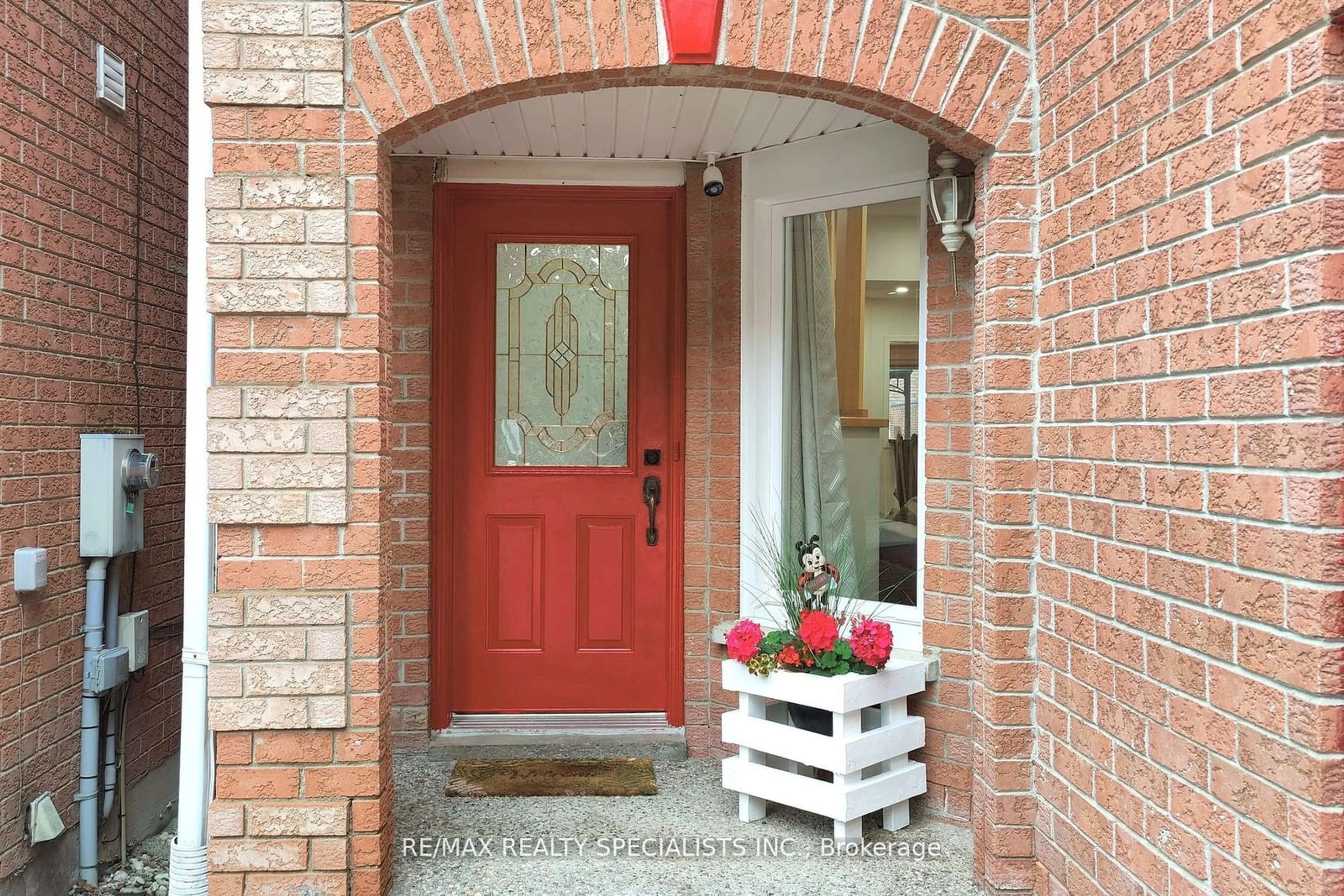 Indoor entryway for 66 McCleave Cres, Brampton Ontario L6Y 4Y9