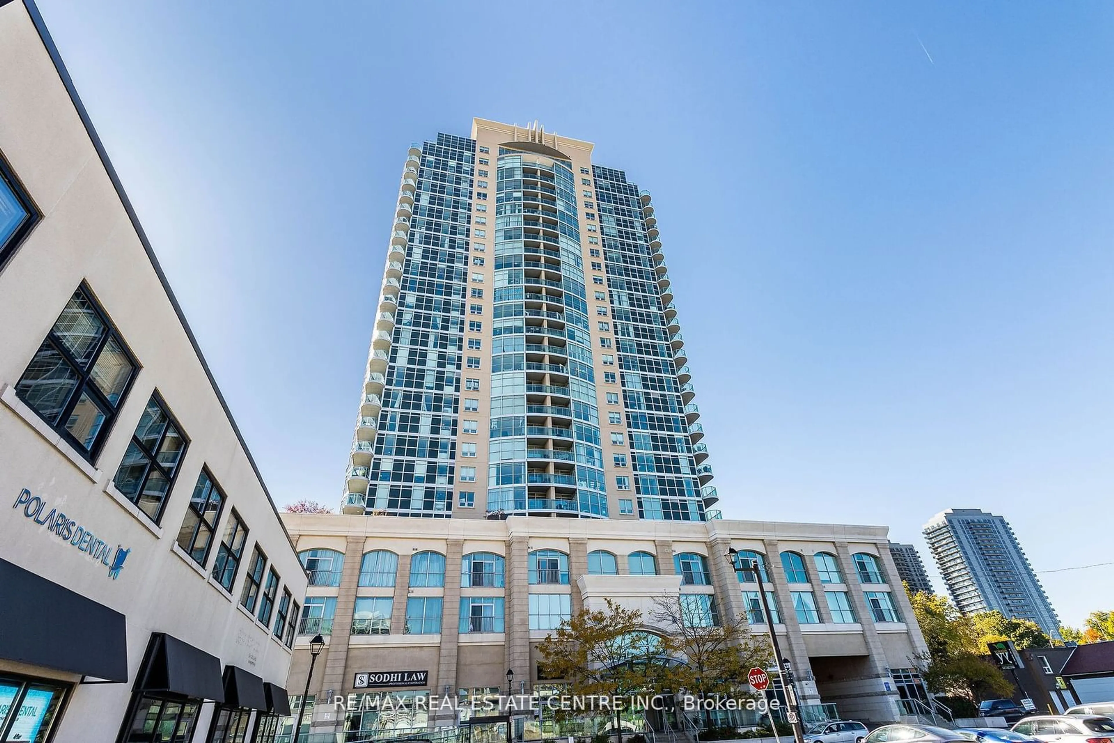 Indoor foyer for 9 George St #907, Brampton Ontario L6X 0T6