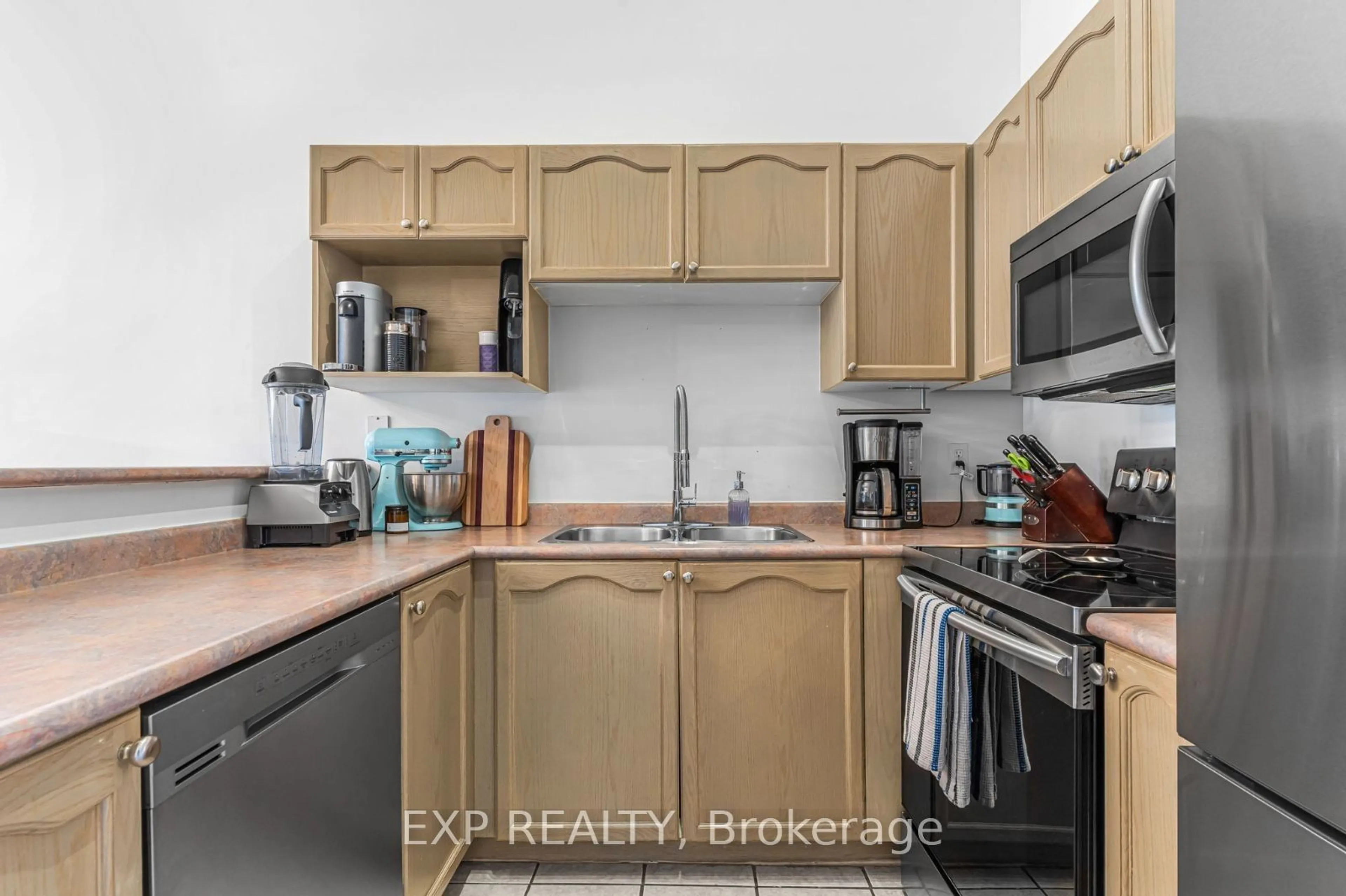 Standard kitchen, unknown for 4005 Kilmer Dr #409, Burlington Ontario L7M 4M2