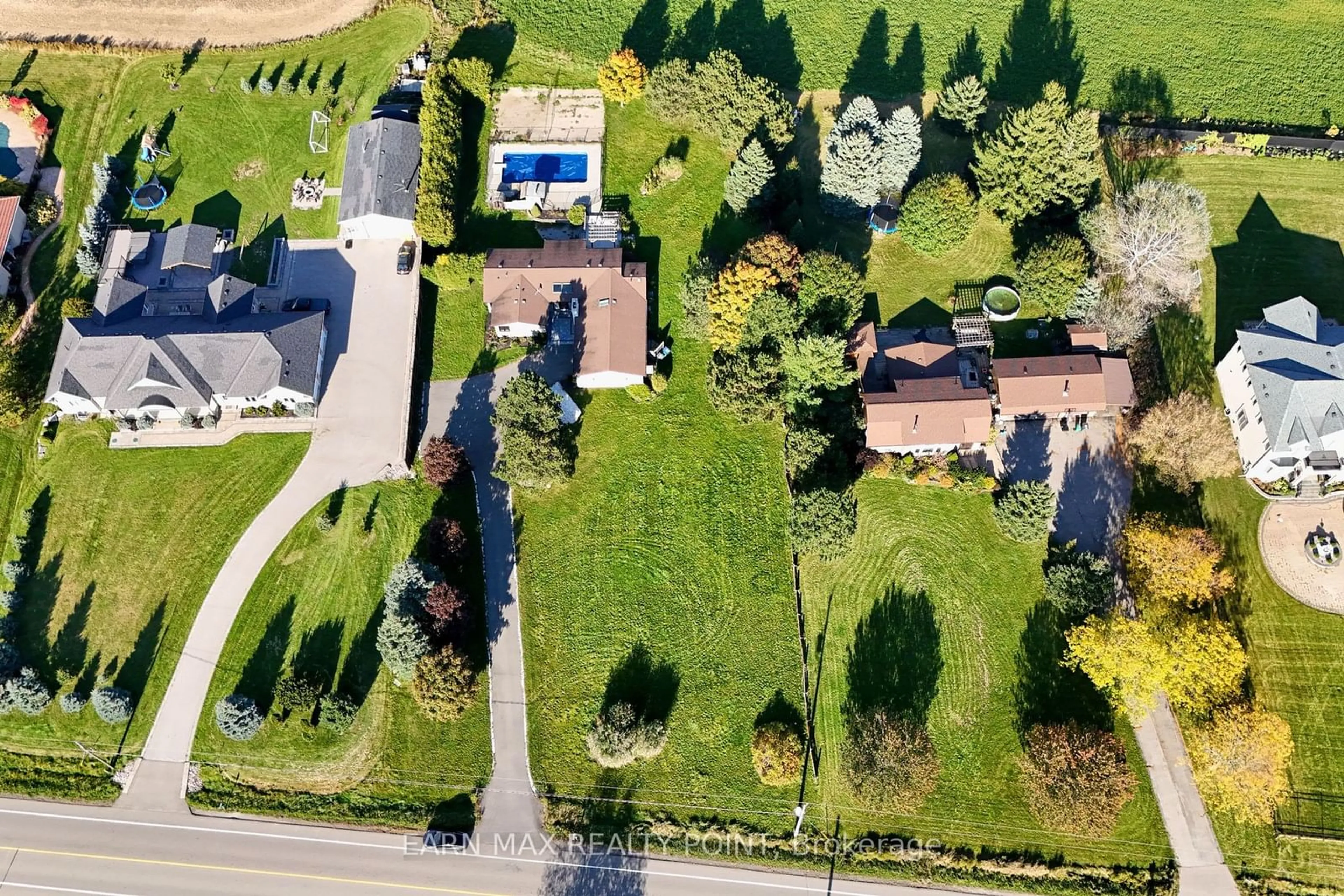 A pic from outside/outdoor area/front of a property/back of a property/a pic from drone, street for 14399 Kennedy Rd, Caledon Ontario L7C 2H4