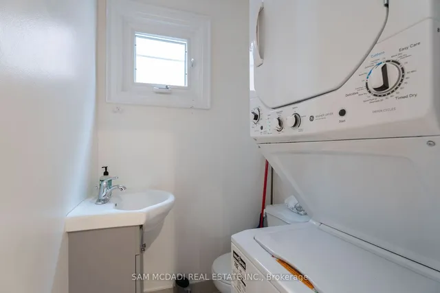 Additional property image - 4484 Jenkins Cres