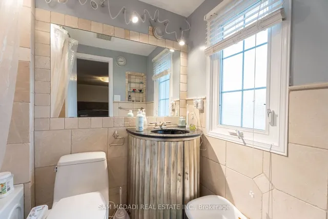 Additional property image - 4484 Jenkins Cres
