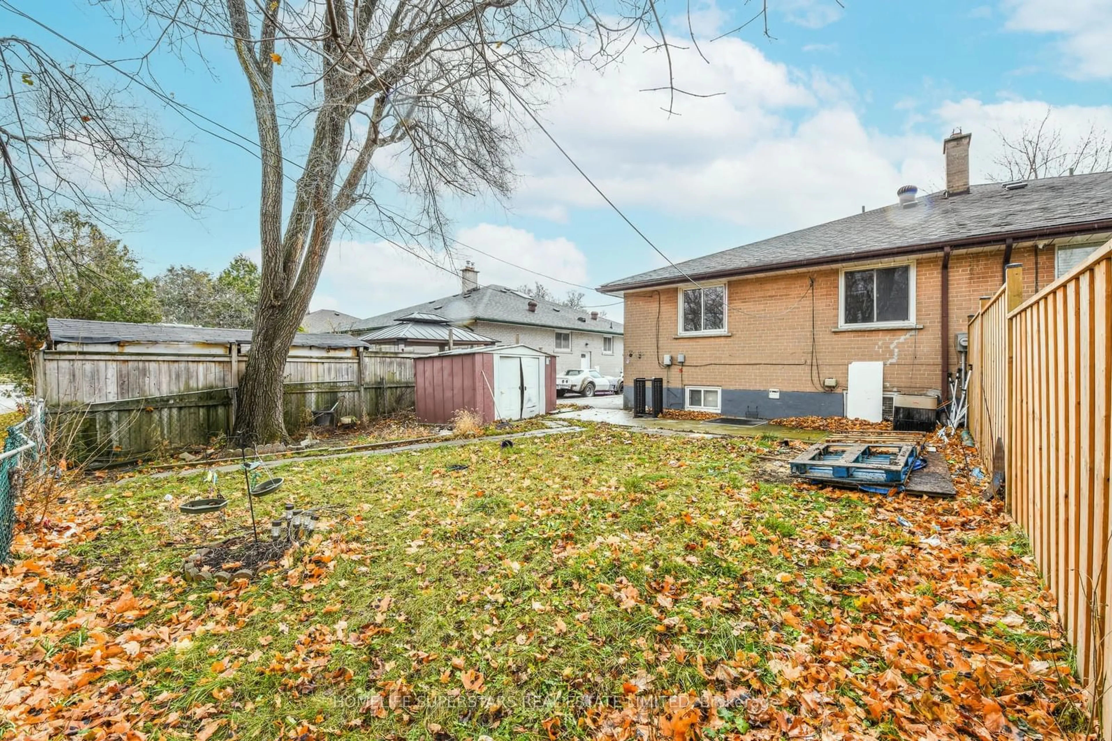 A pic from outside/outdoor area/front of a property/back of a property/a pic from drone, street for 9 Aloma Cres, Brampton Ontario L6T 2N8