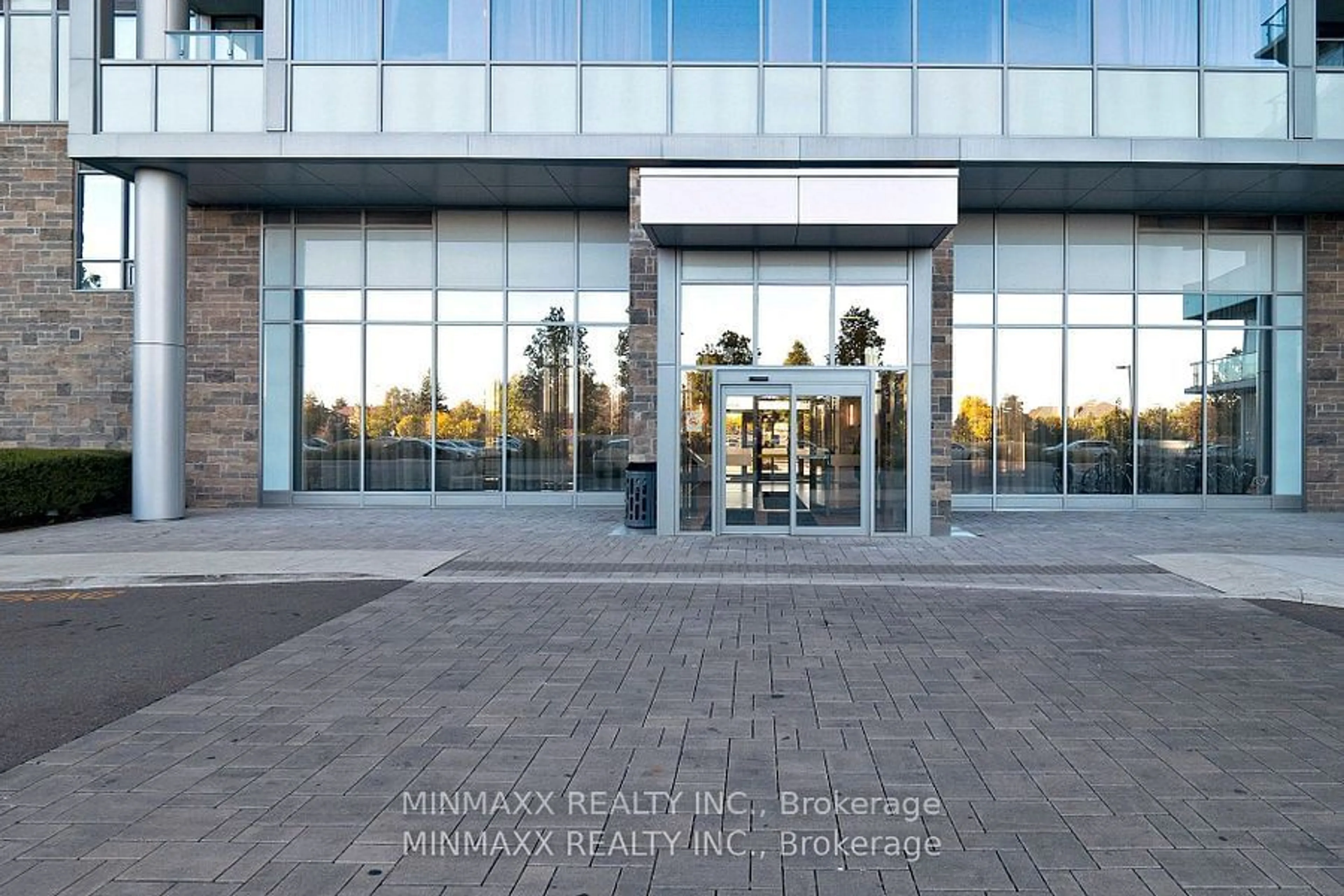 Indoor foyer for 4655 Metcalfe Ave #1604B, Mississauga Ontario L5M 0Z7