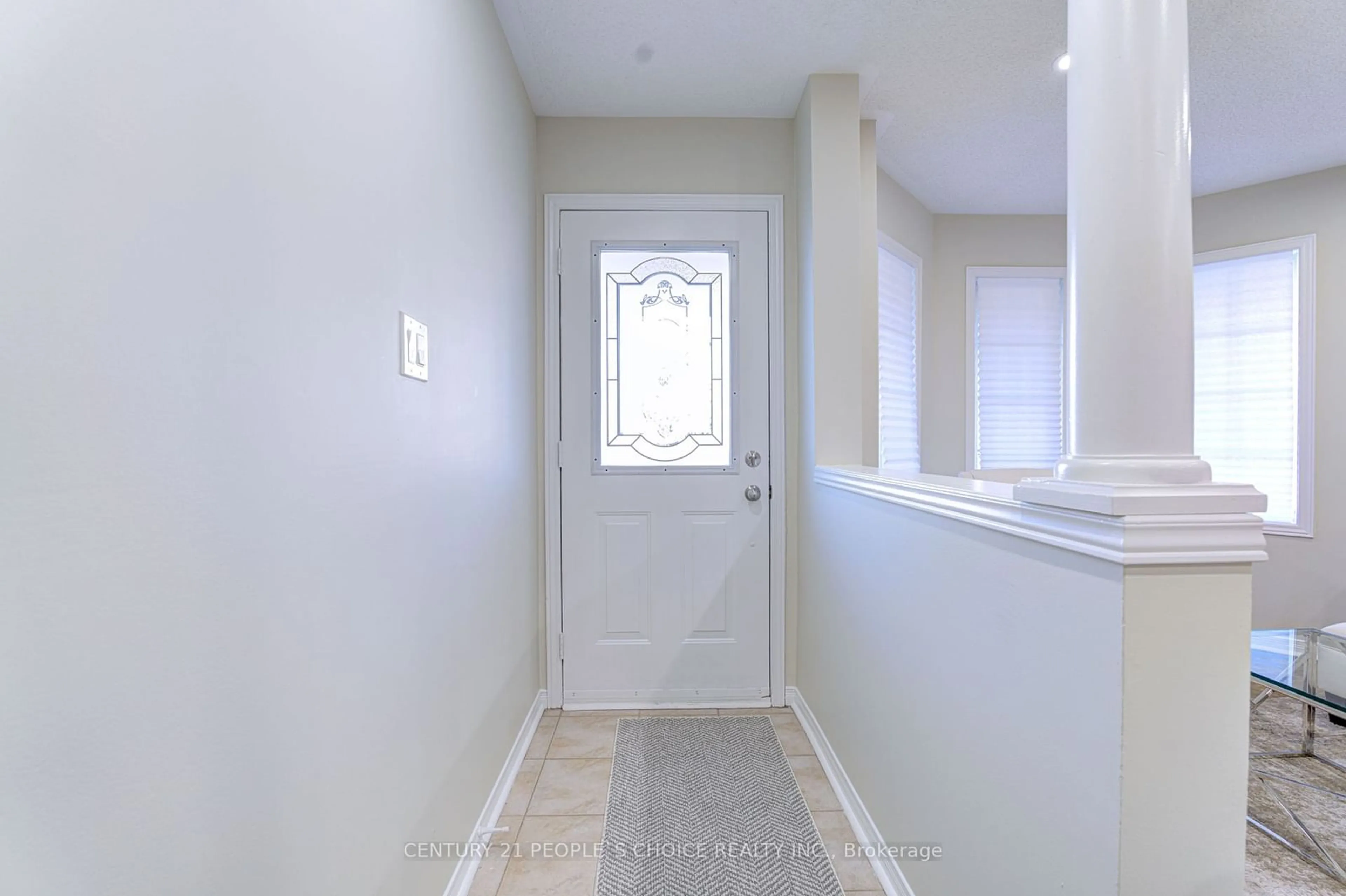 Indoor entryway for 3278 Springrun Way, Mississauga Ontario L5M 6T2