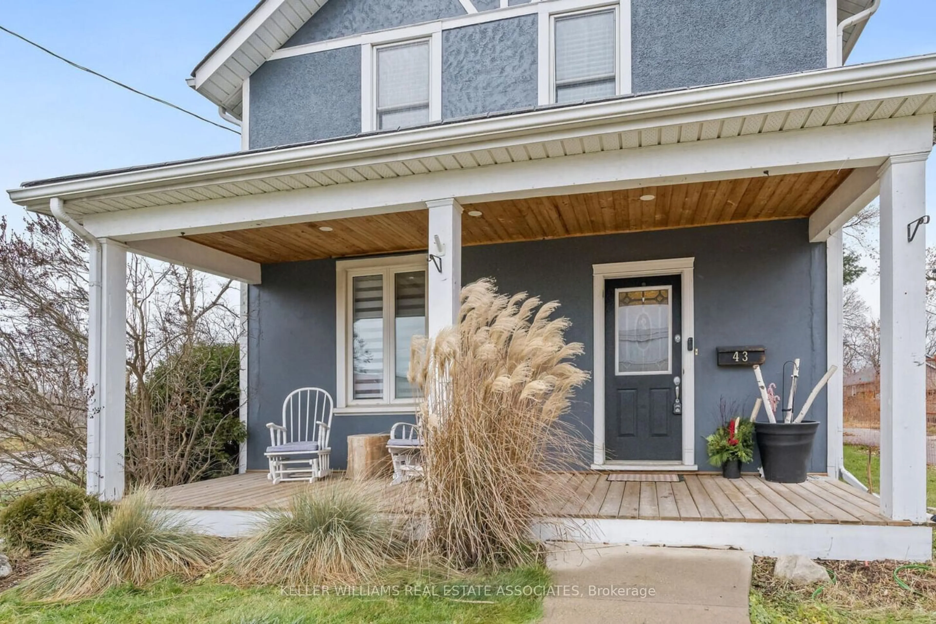 Home with vinyl exterior material, street for 43 Victoria St, Halton Hills Ontario L7G 3N5