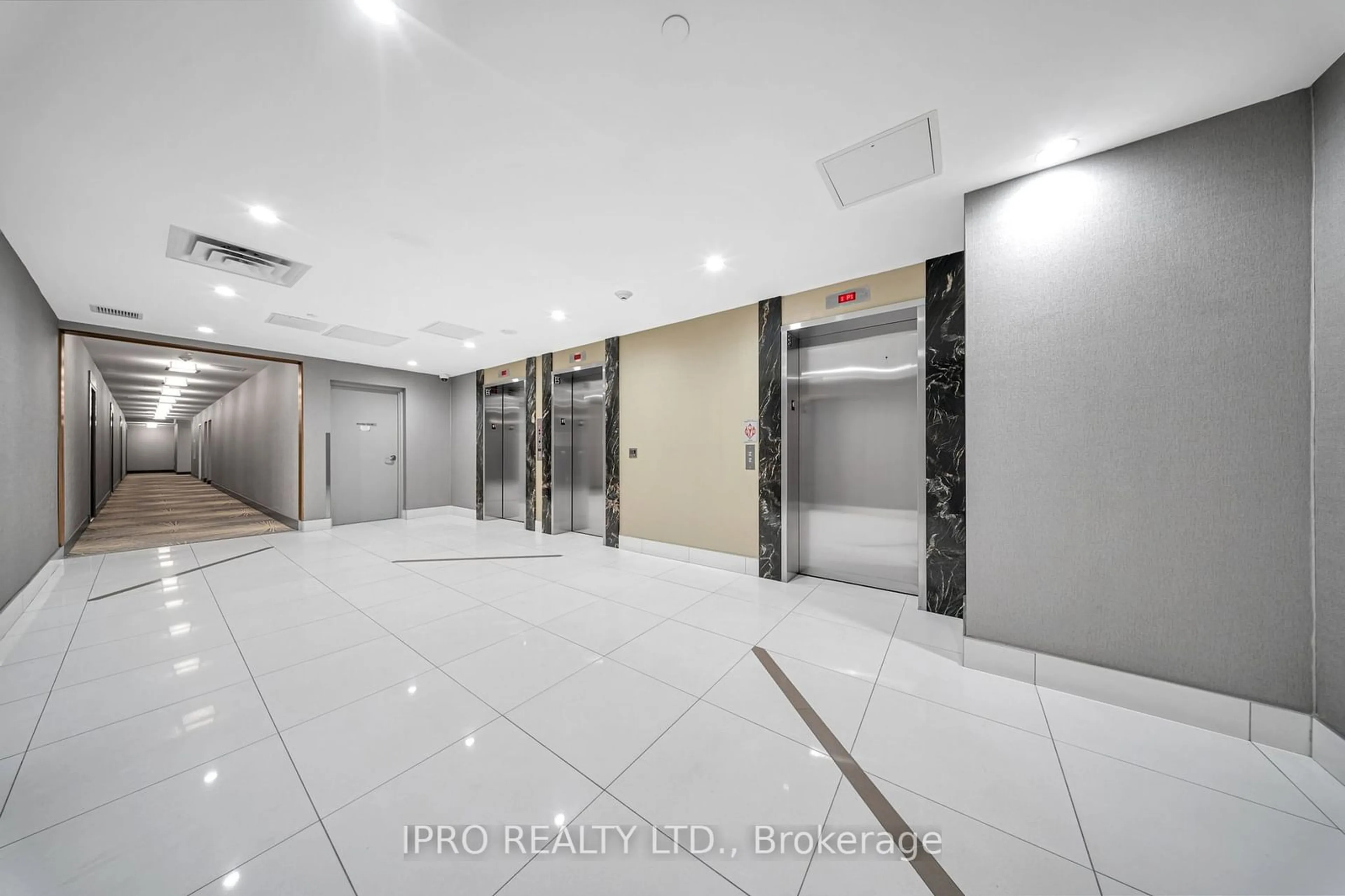 Indoor foyer for 5033 Four Springs Ave #1320, Mississauga Ontario L5R 0G6