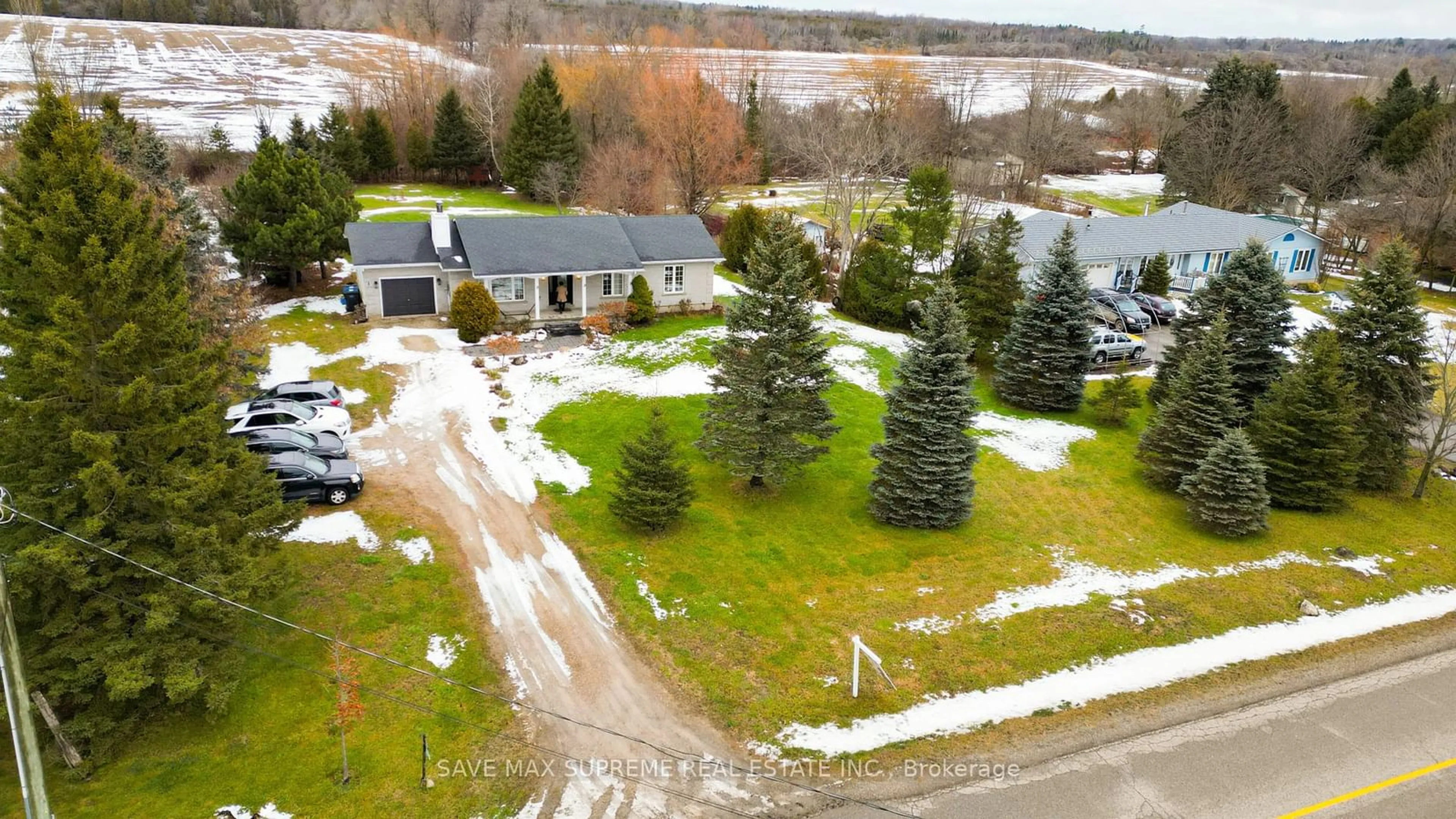 A pic from outside/outdoor area/front of a property/back of a property/a pic from drone, street for 18819 Kennedy Rd, Caledon Ontario L7K 1Y8