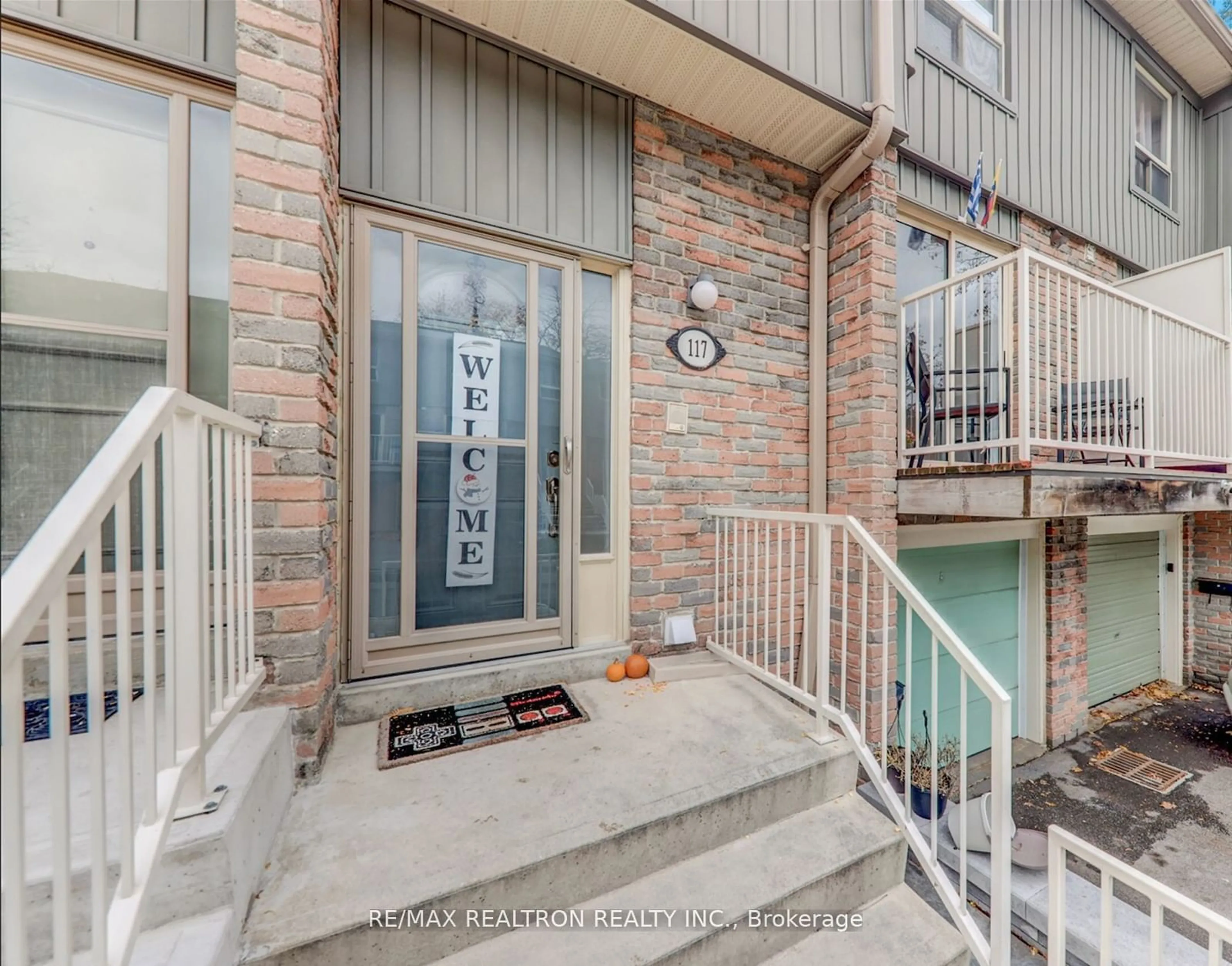 Indoor entryway for 60 Hanson Rd #117, Mississauga Ontario L5B 2P6