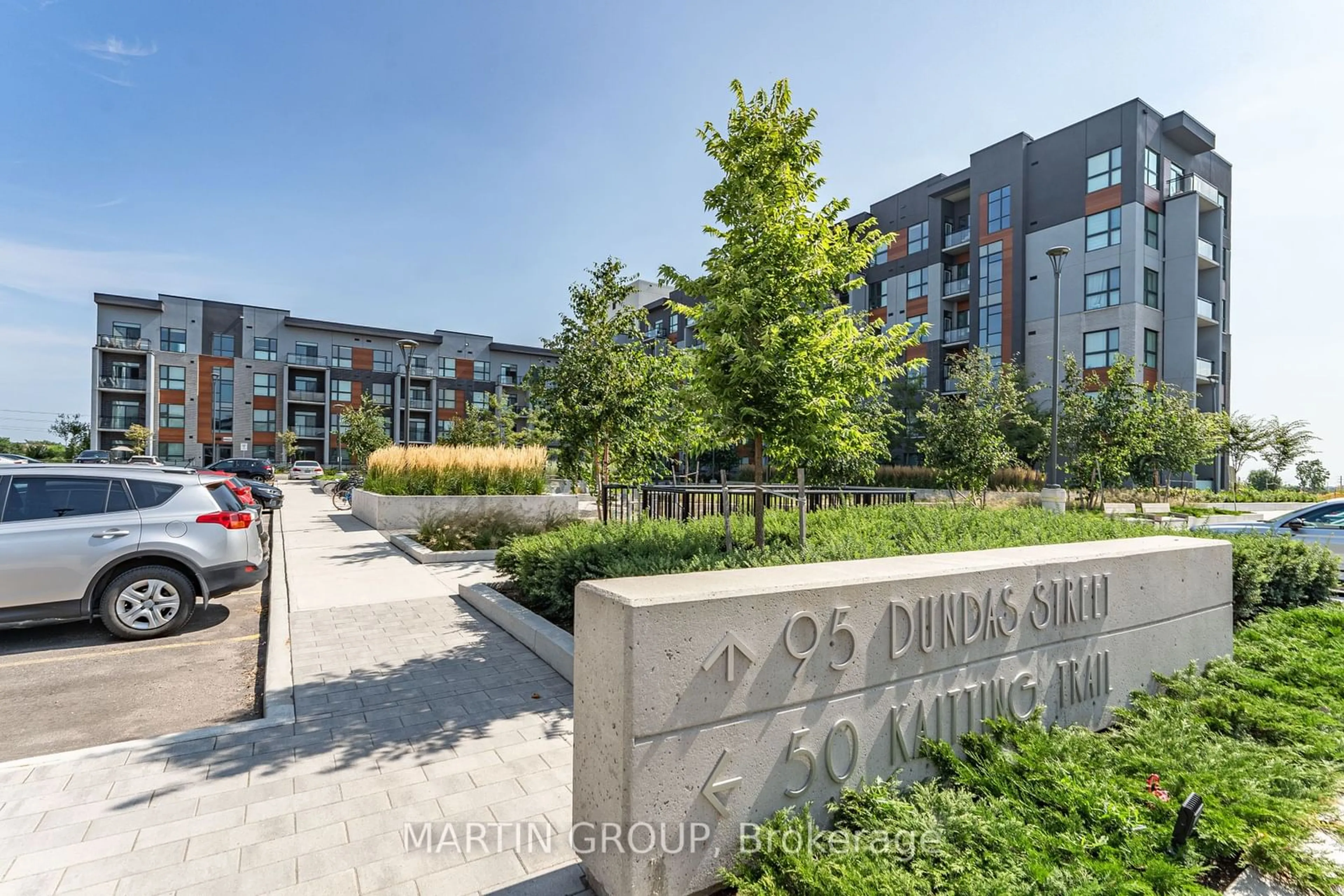 A pic from outside/outdoor area/front of a property/back of a property/a pic from drone, street for 95 DUNDAS St #310, Oakville Ontario L6M 5N4