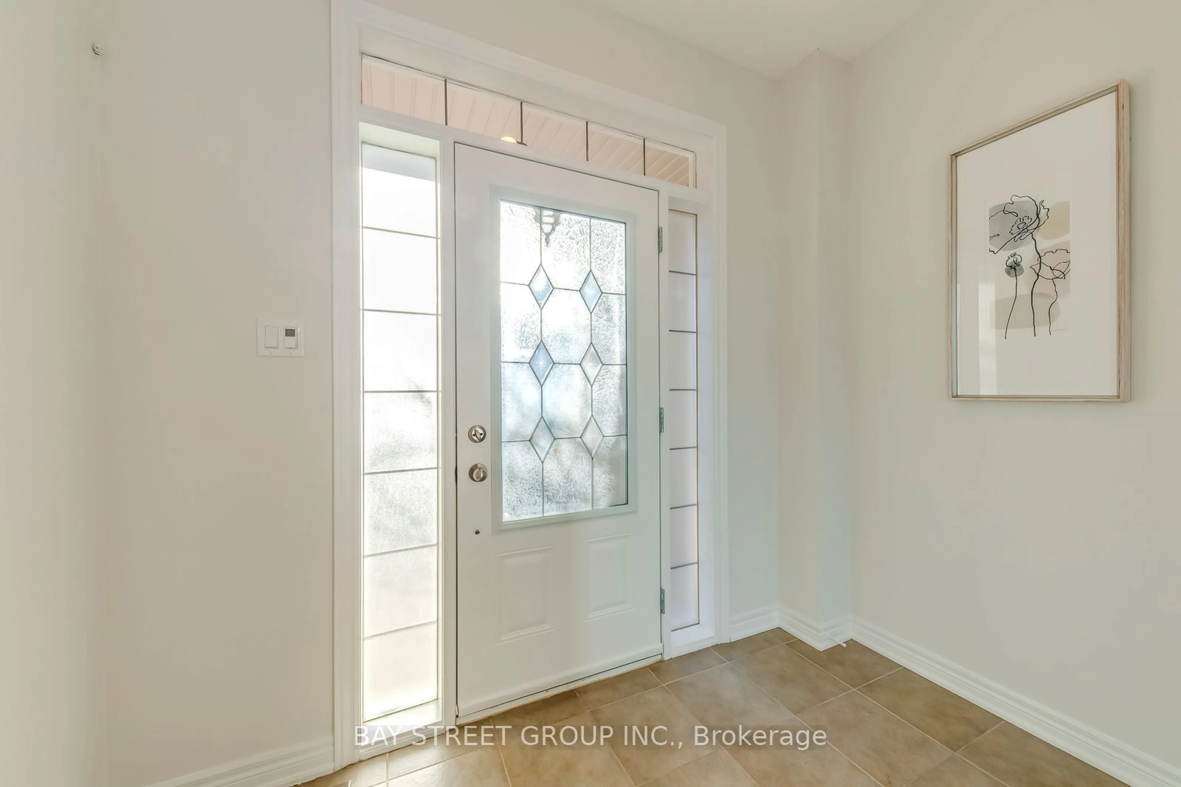 Indoor entryway for 1277 Craigleith Rd, Oakville Ontario L6H 0G2