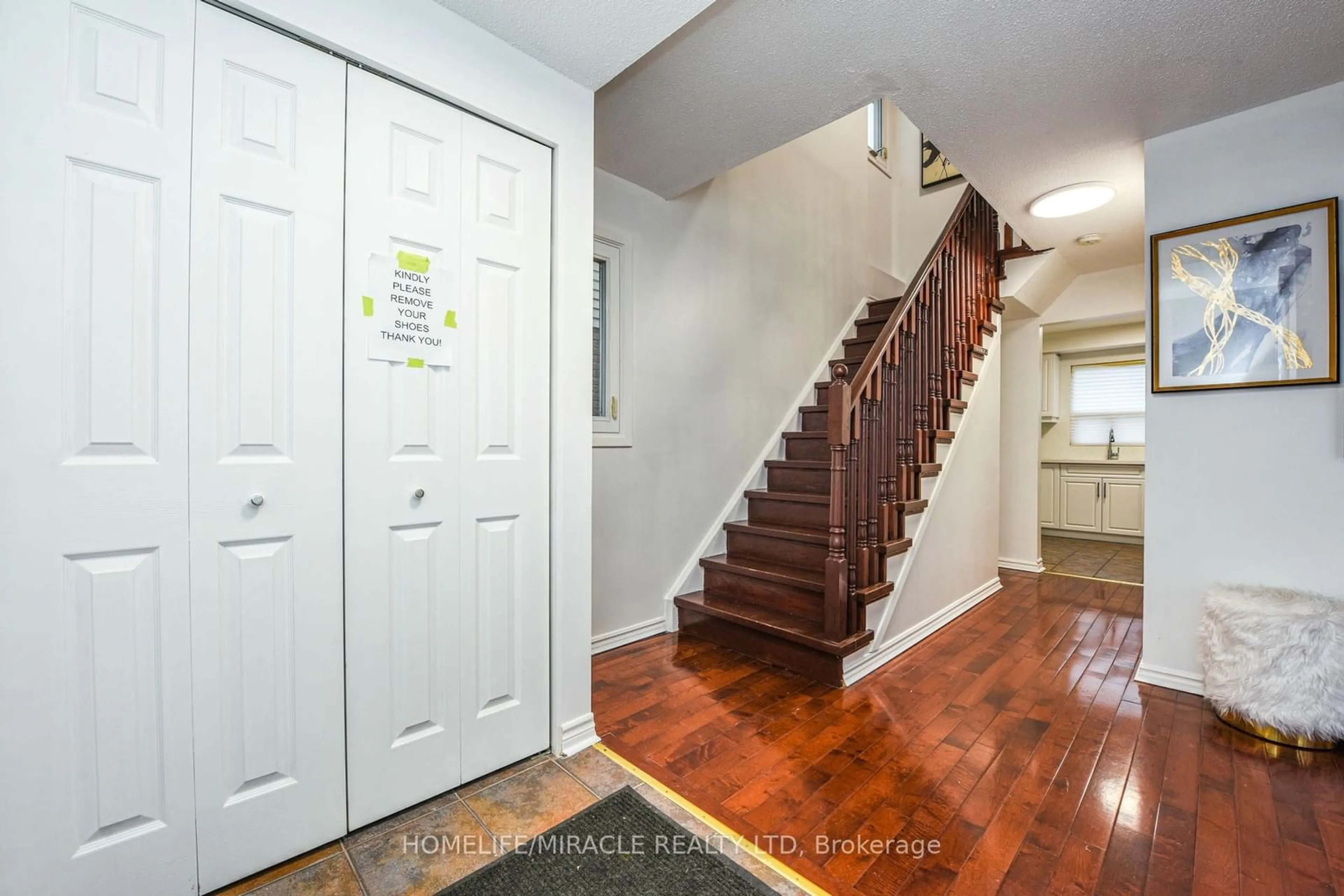 Indoor entryway for 12 Finchgate Blvd, Brampton Ontario L6T 4R6