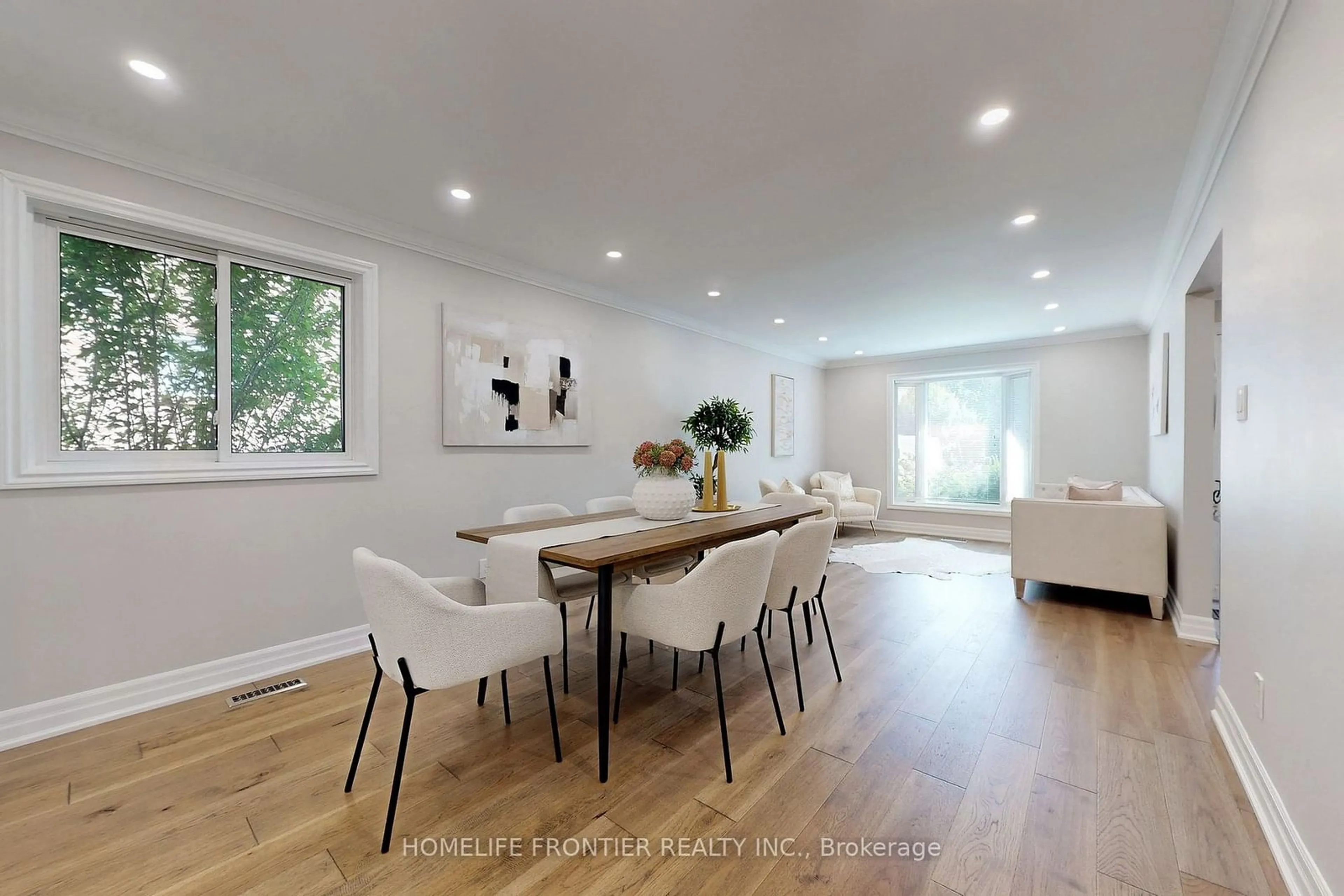 Dining room, wood/laminate floor for 1436 Livingston Rd, Oakville Ontario L6H 3G4