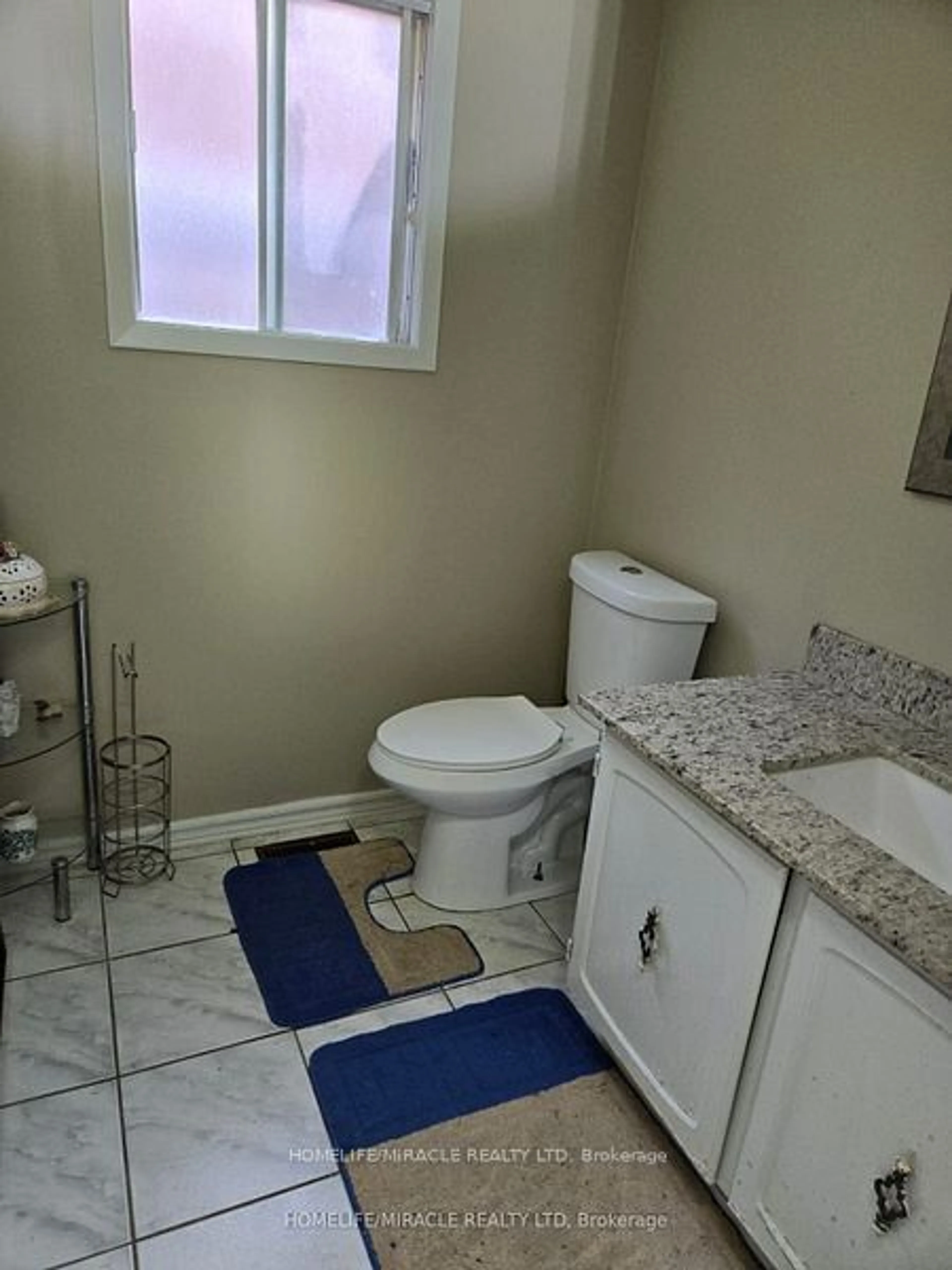 Standard bathroom, ceramic/tile floor for 9 Tralee St, Brampton Ontario L6Z 2X4