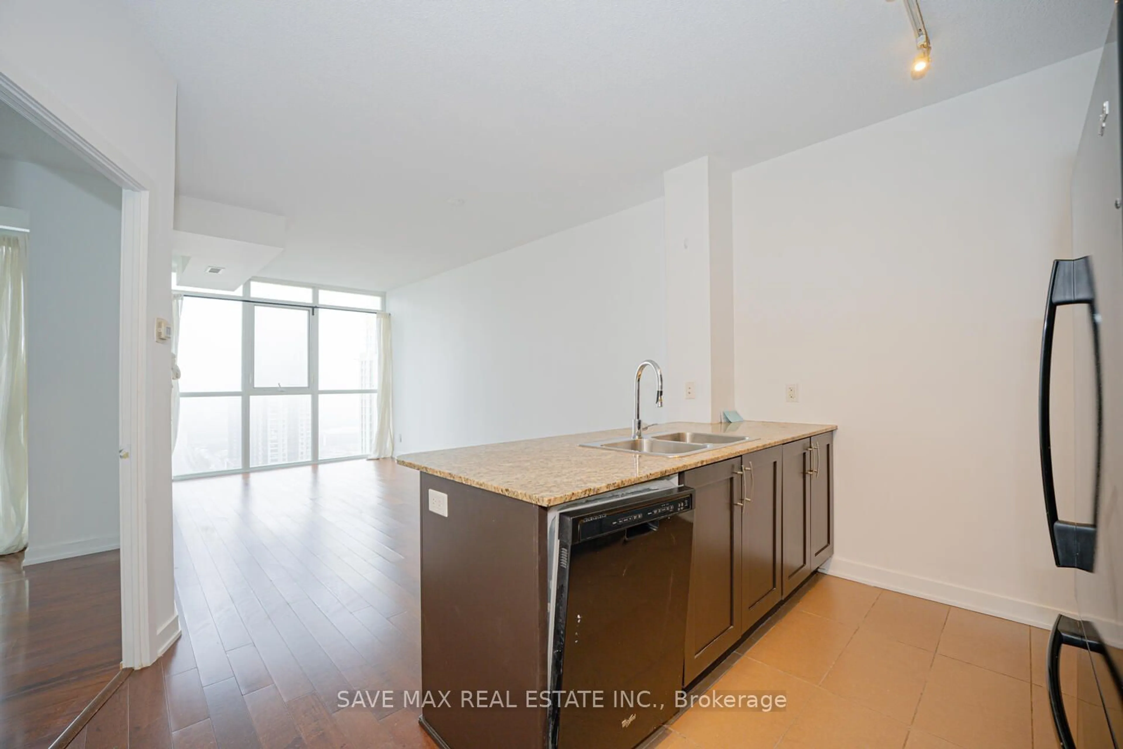 Standard kitchen, unknown for 4070 Confederation Pkwy #2908, Mississauga Ontario L5B 0E9