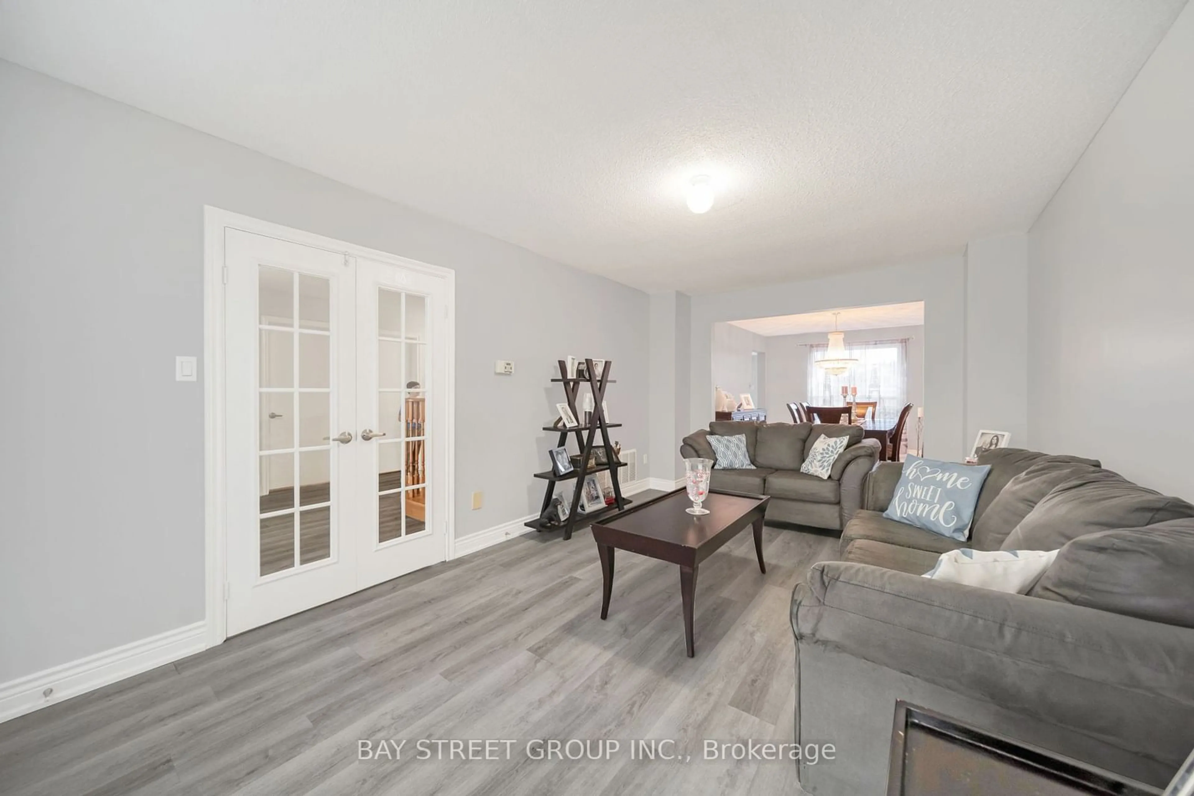 Living room with furniture, wood/laminate floor for 224 EDENWOOD Cres, Orangeville Ontario L9W 4M8