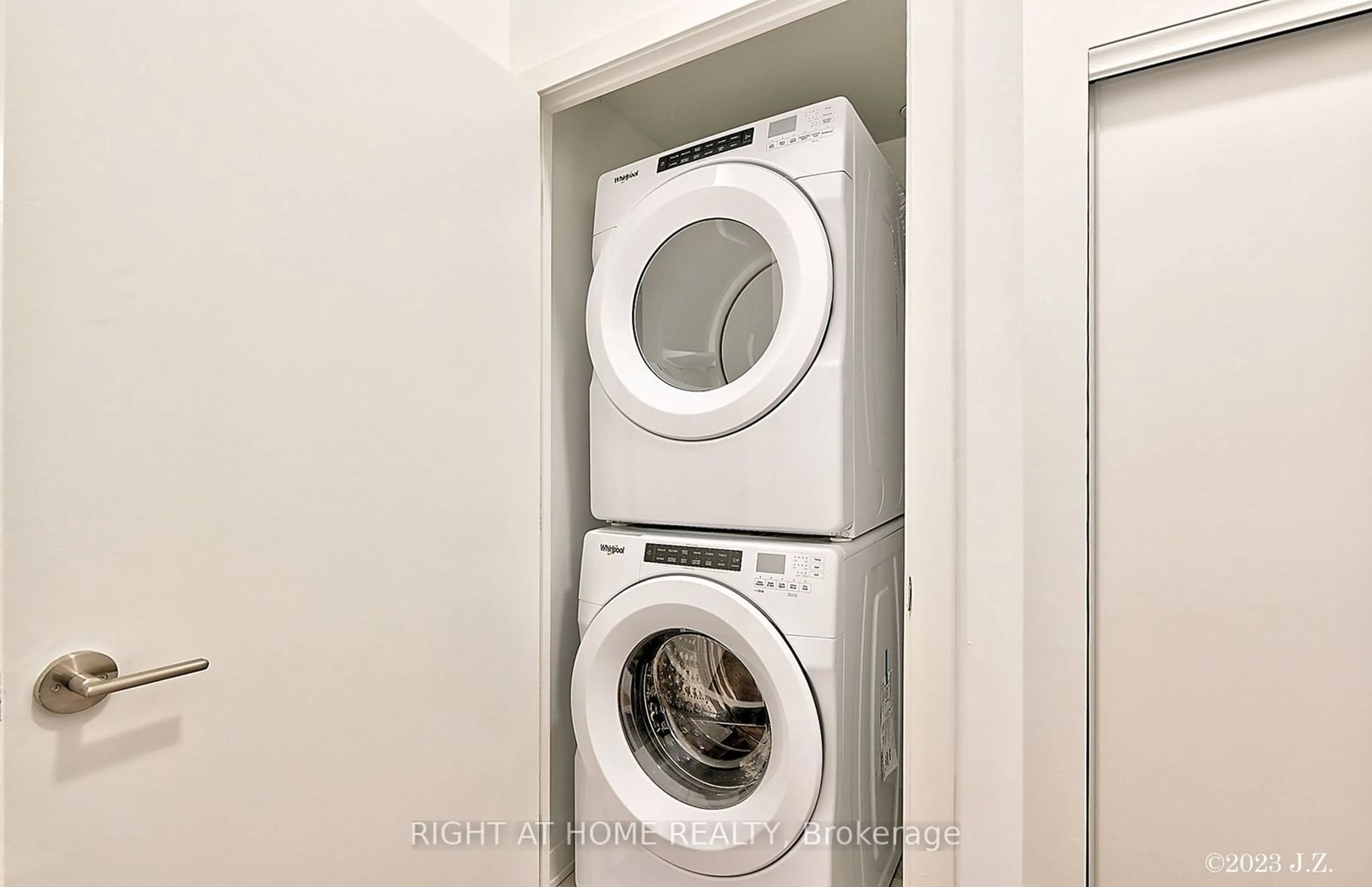 Laundry room for 405 Dundas St St #112, Oakville Ontario L6M 5P9