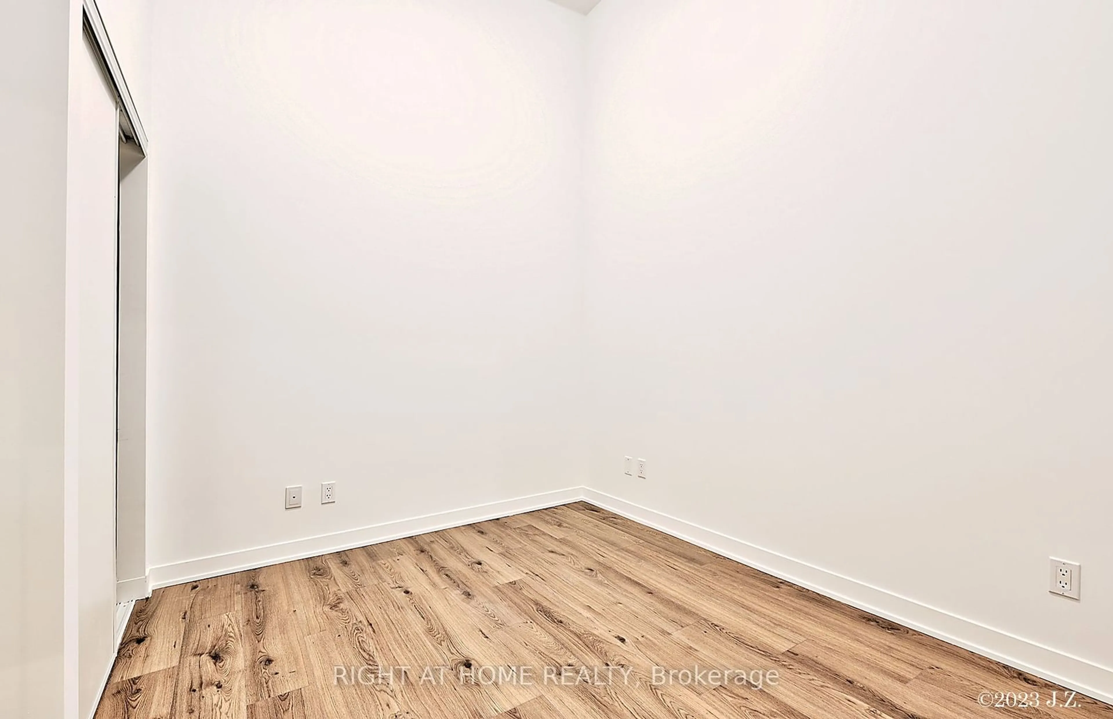 A pic of a room for 405 Dundas St St #112, Oakville Ontario L6M 5P9