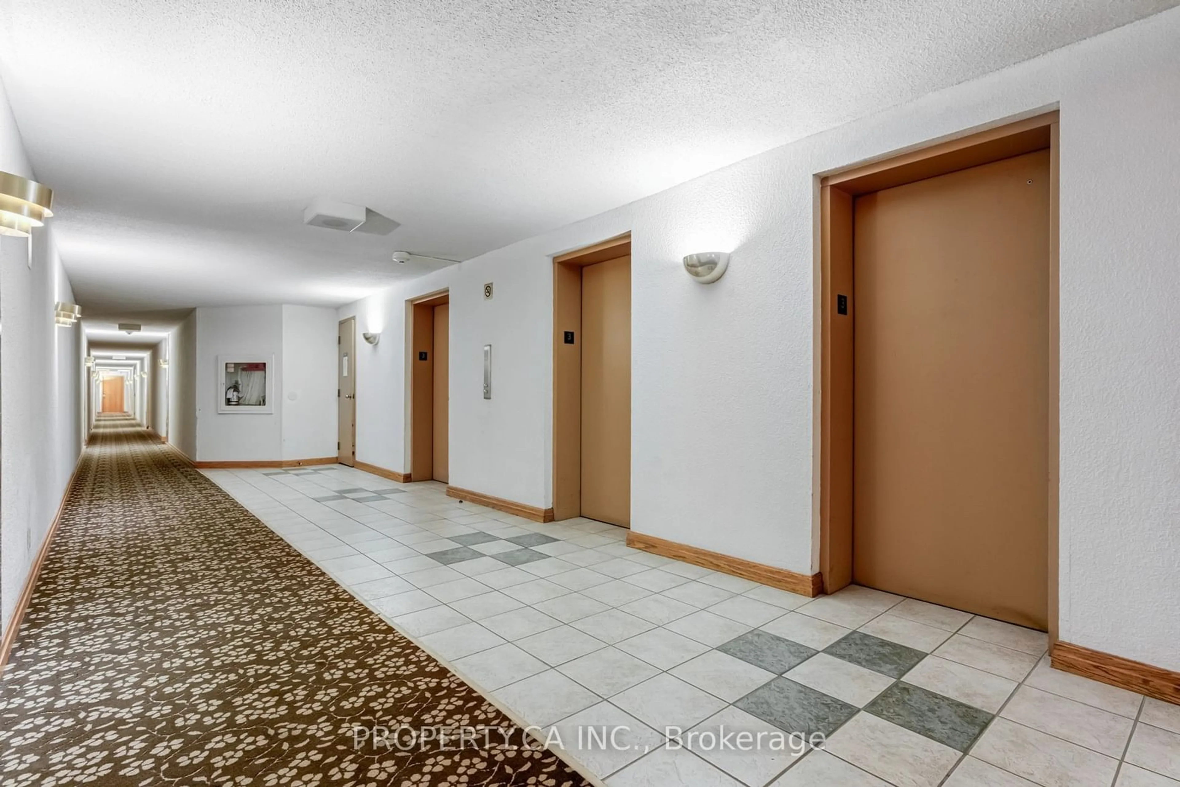 Indoor foyer for 41 Markbrook Lane #313, Toronto Ontario M9V 5E6