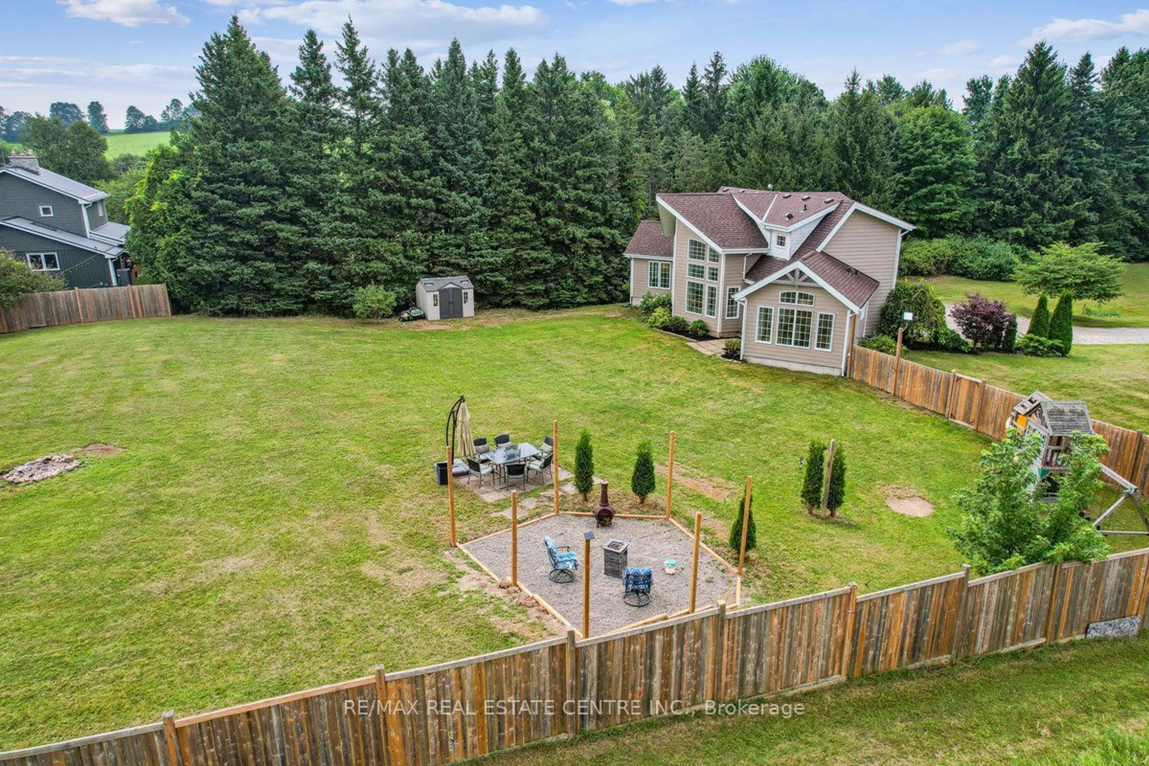 A pic from outside/outdoor area/front of a property/back of a property/a pic from drone, unknown for 12431 DUBLIN Line, Halton Hills Ontario L7J 2M1