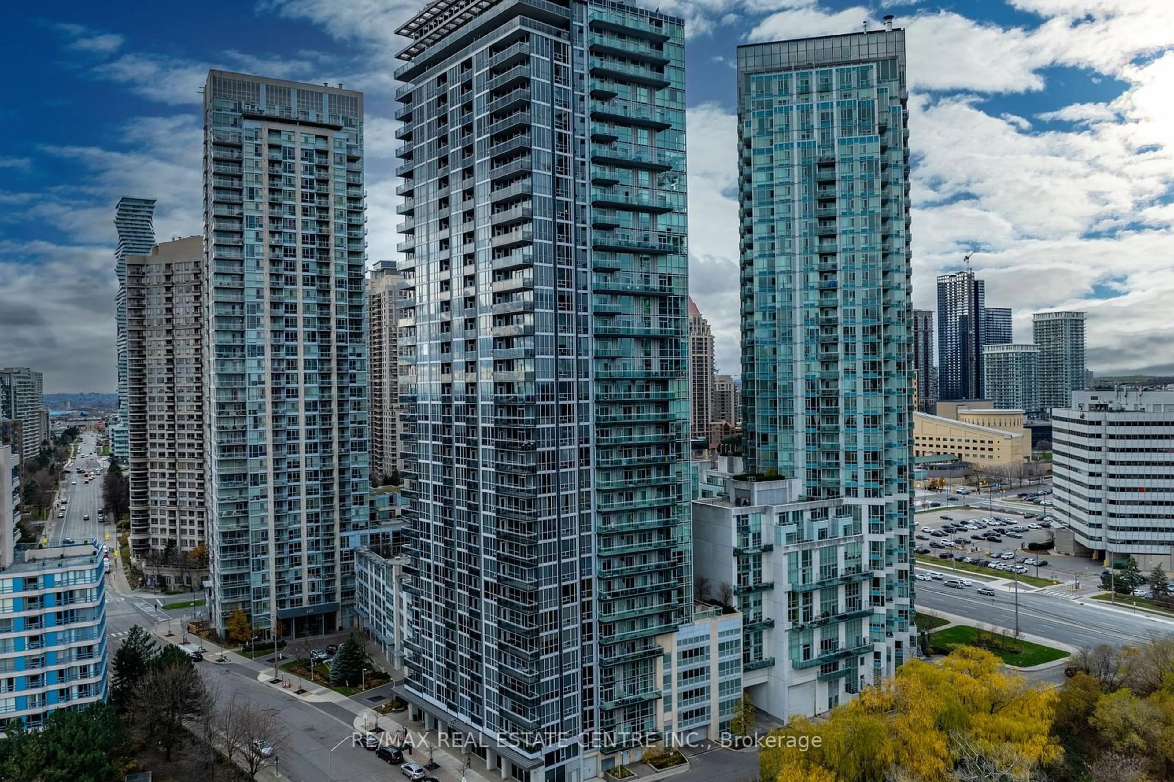 A pic from outside/outdoor area/front of a property/back of a property/a pic from drone, city buildings view from balcony for 223 Webb Dr #1201, Mississauga Ontario L5B 0E8