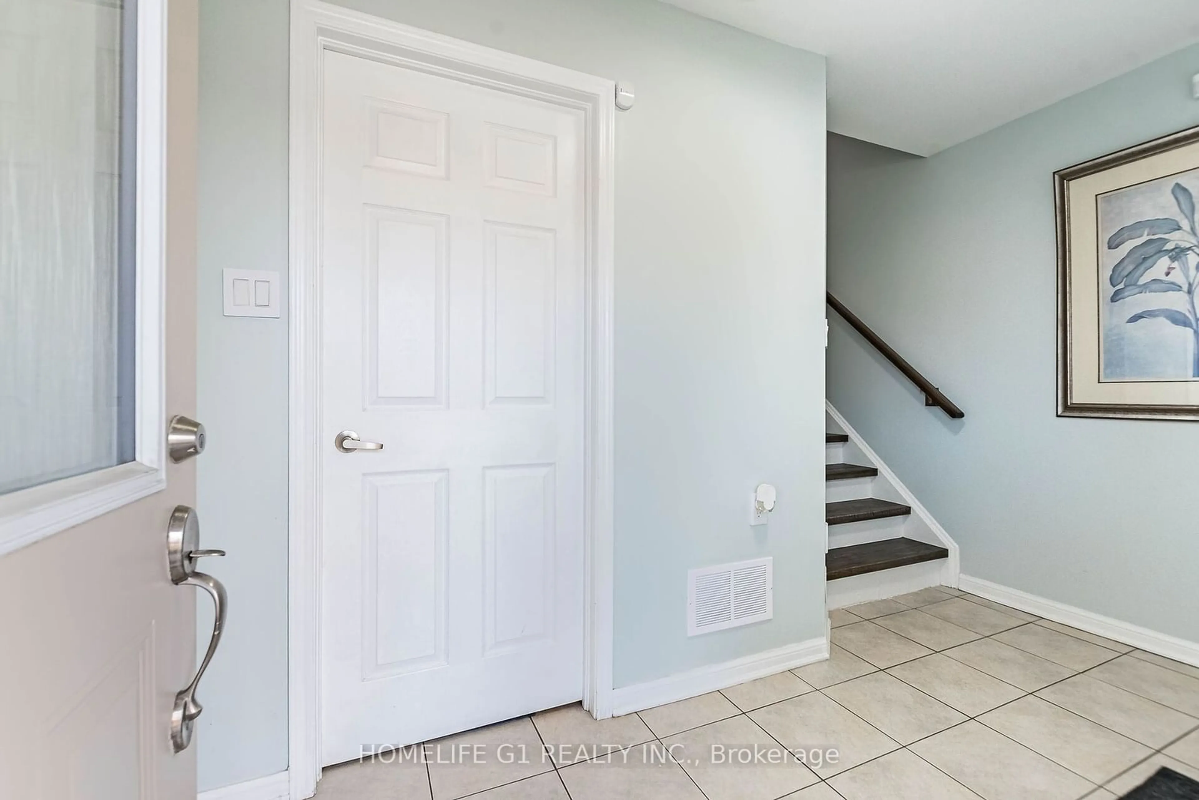 Indoor entryway for 6020 Derry Rd #30, Milton Ontario L9T 8A7