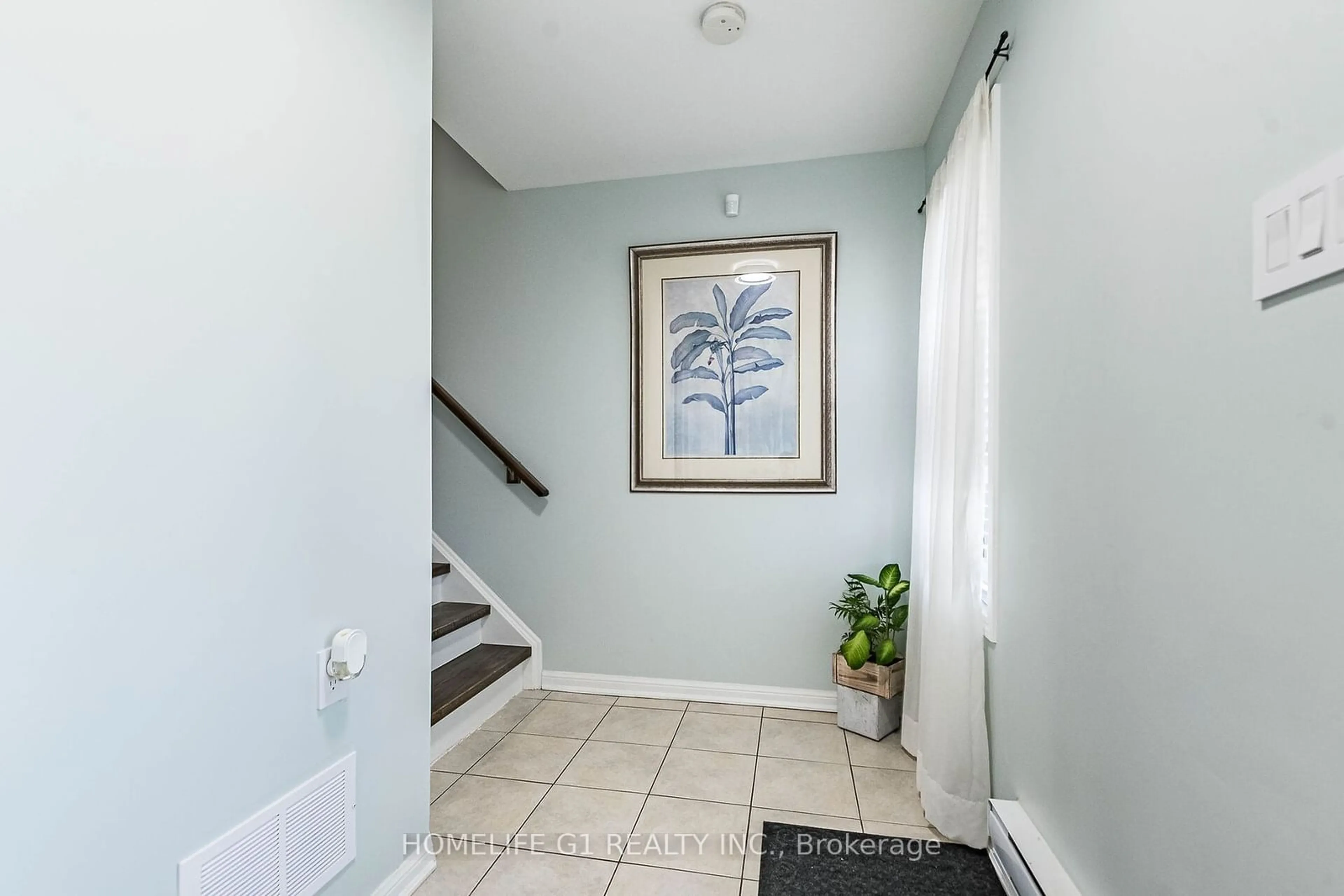 Indoor entryway for 6020 Derry Rd #30, Milton Ontario L9T 8A7