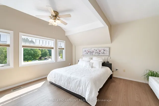 Additional property image - 24 Furrows End