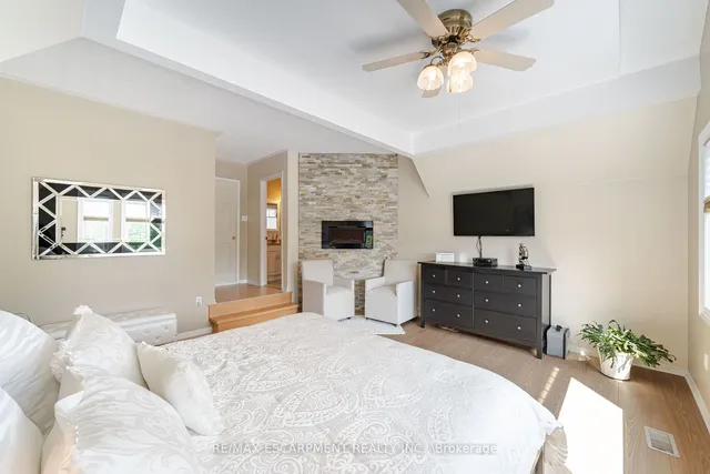 Additional property image - 24 Furrows End