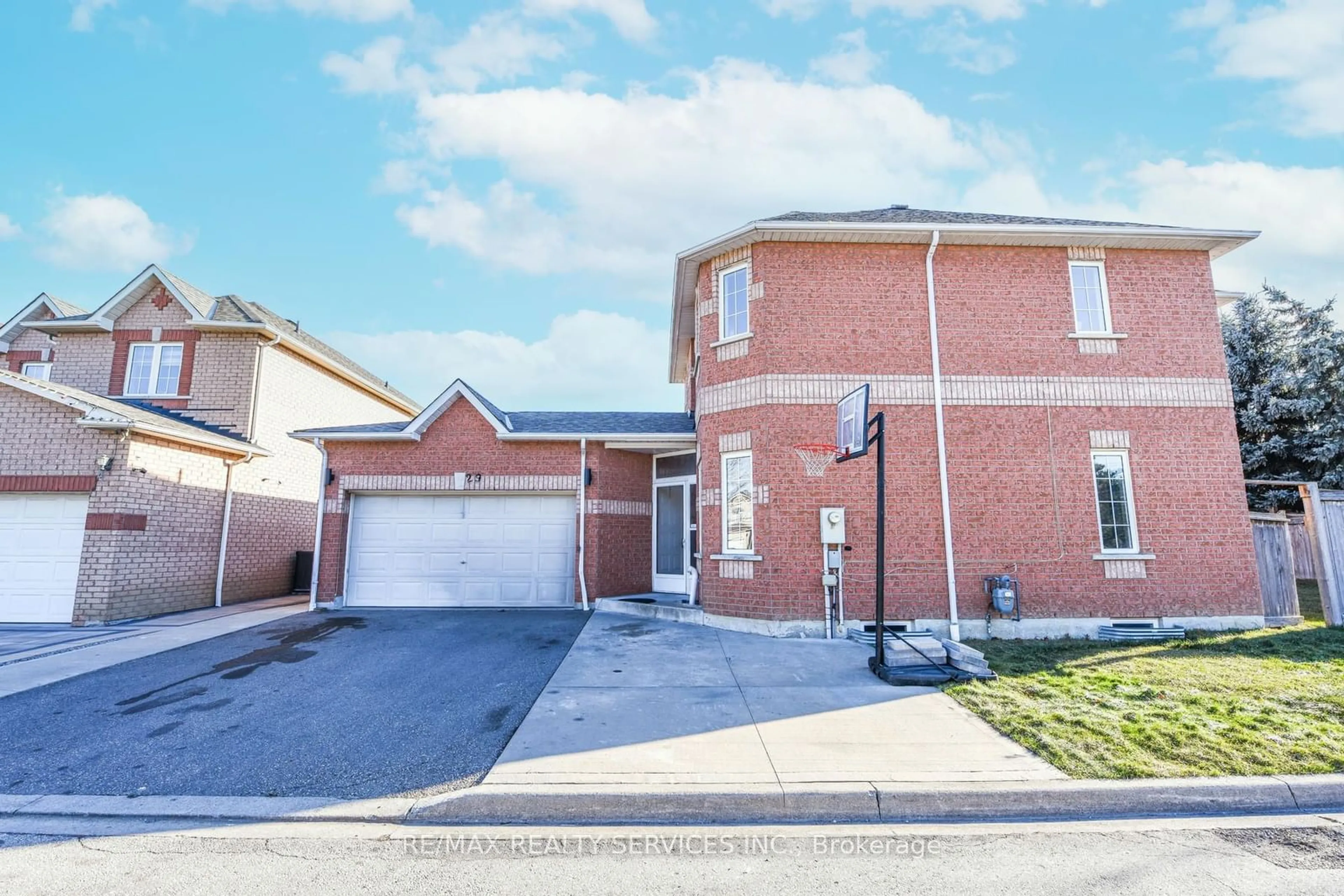 Home with brick exterior material, street for 530 Driftcurrent Dr #29, Mississauga Ontario L4Z 4B4