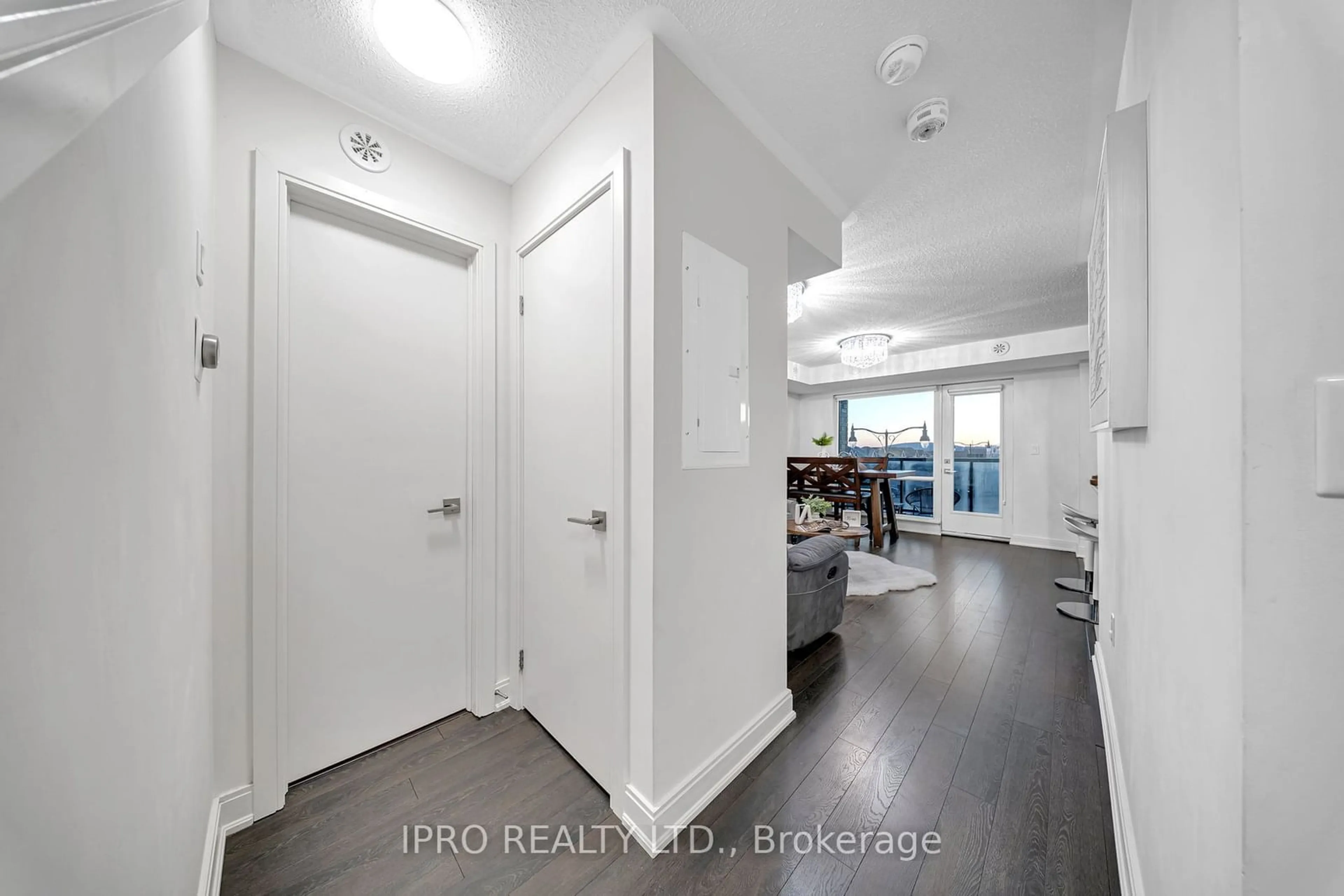 Indoor entryway for 100 Dufay Rd #123, Brampton Ontario L7A 4S3